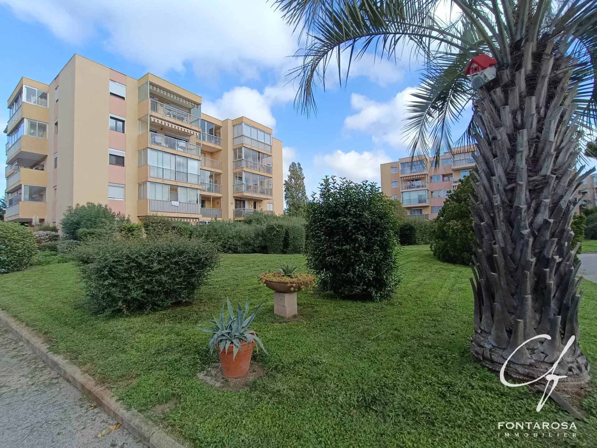 APPARTEMENT 2 PIECES FREJUS -PARKING- CAVE