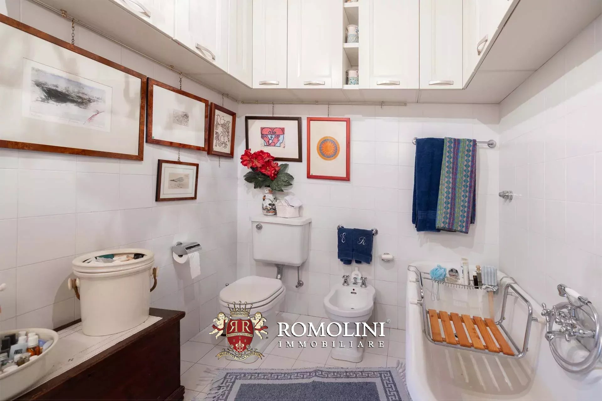 8 Bedroom Villa/Townhouse's Image 42