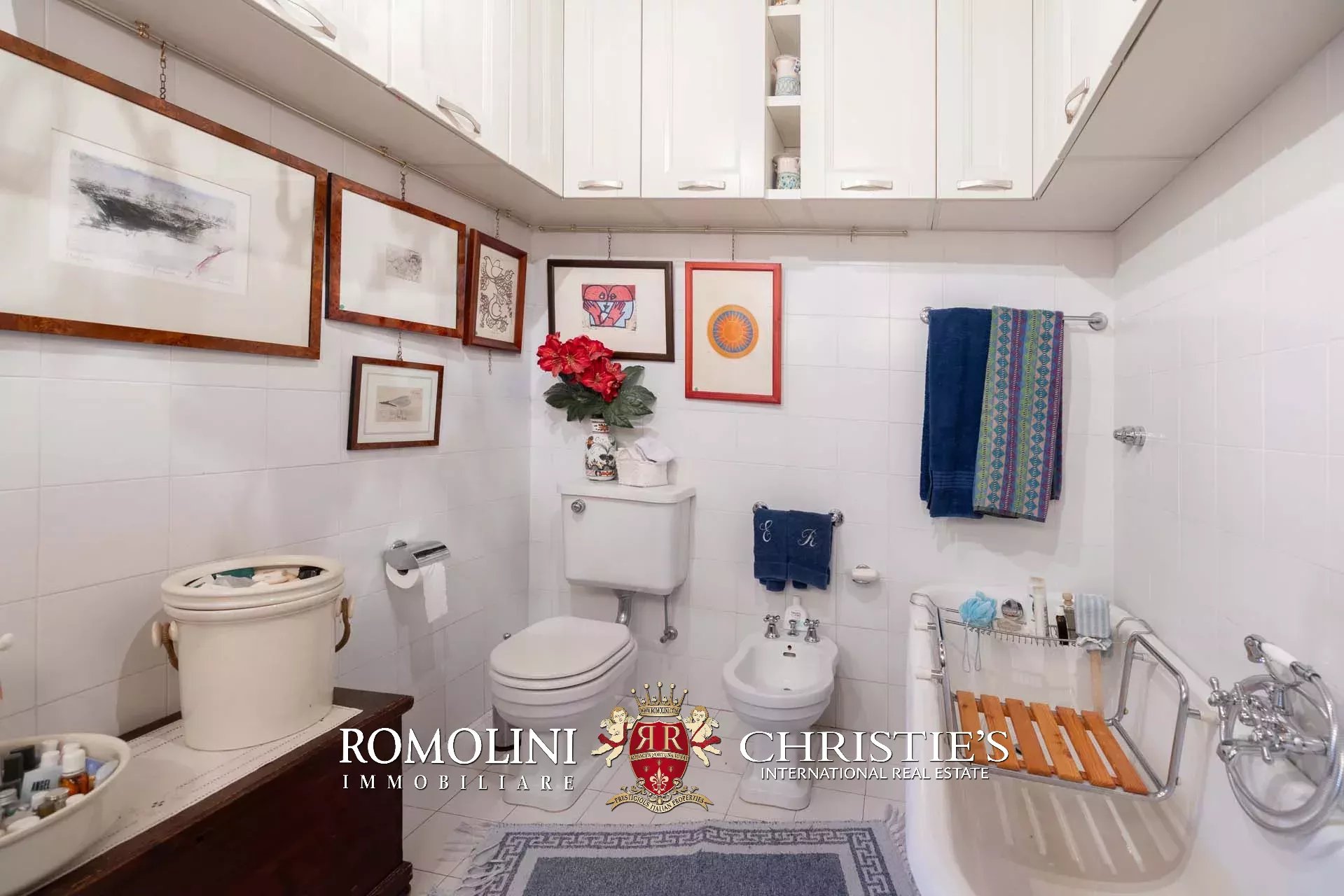 8 Bedroom Villa/Townhouse's Image 42