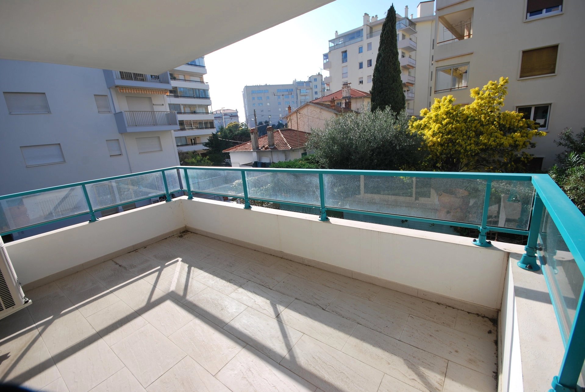 Cannes, Basse-Californie,  recent one bedroom apartment, terrace, parking.