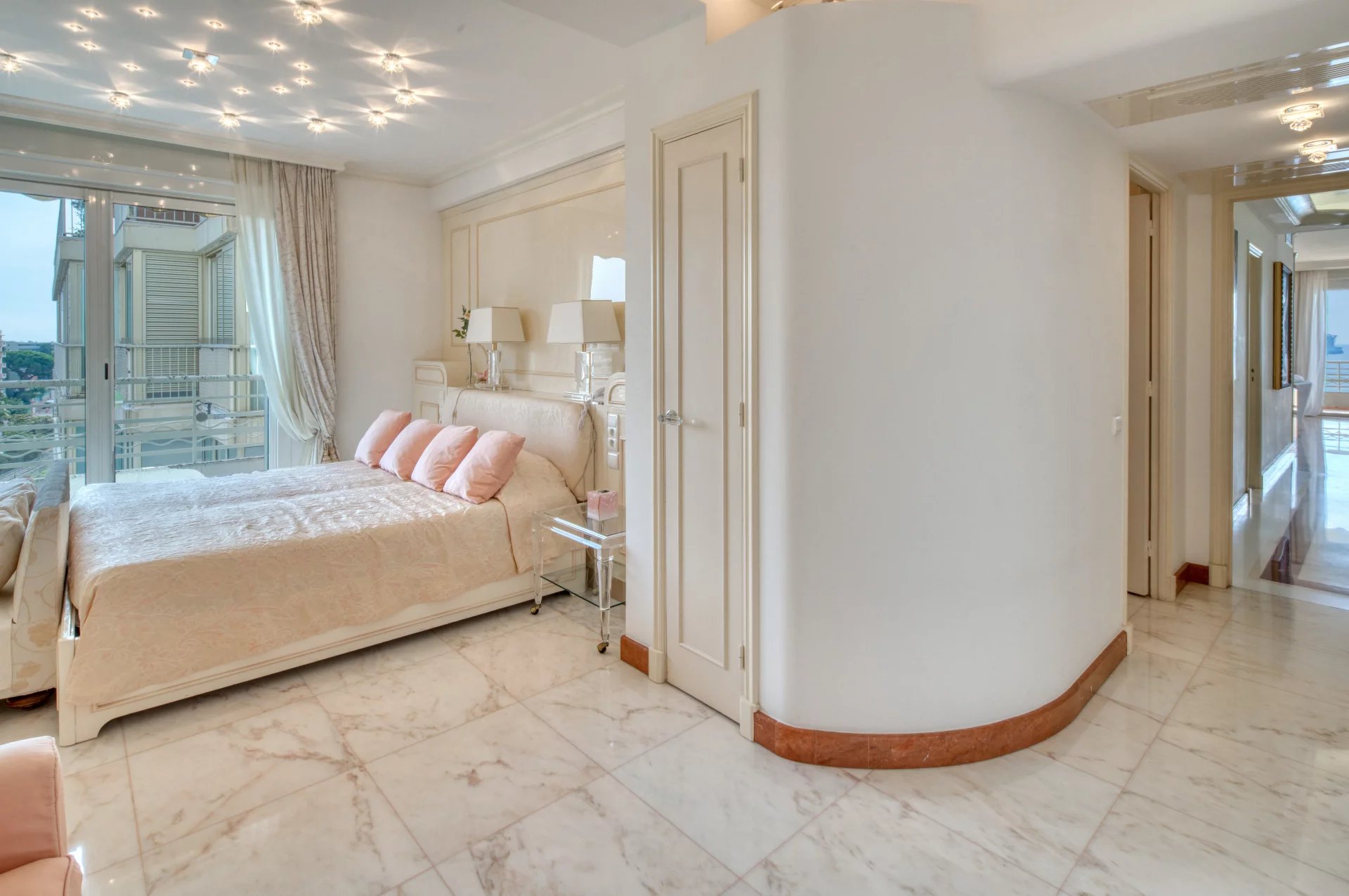 CANNES CROISETTE – APPARTEMENT DE PRESTIGE 270 M² AVEC TERRASSE ET VUE MER PANORAMIQUE