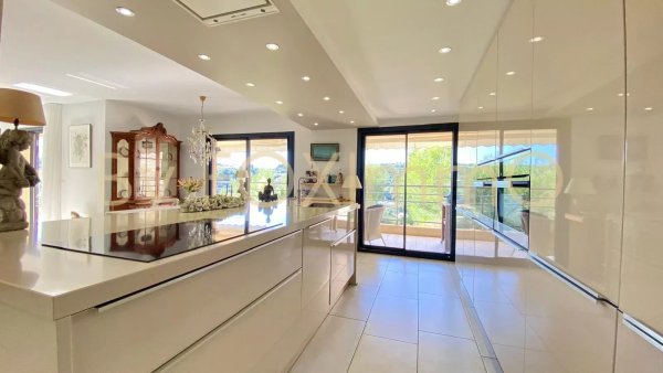 Exceptional flat for sale - Prestige and comfort in a small co-ownership of 5 lots ,Cagnes Castle view — photo 1