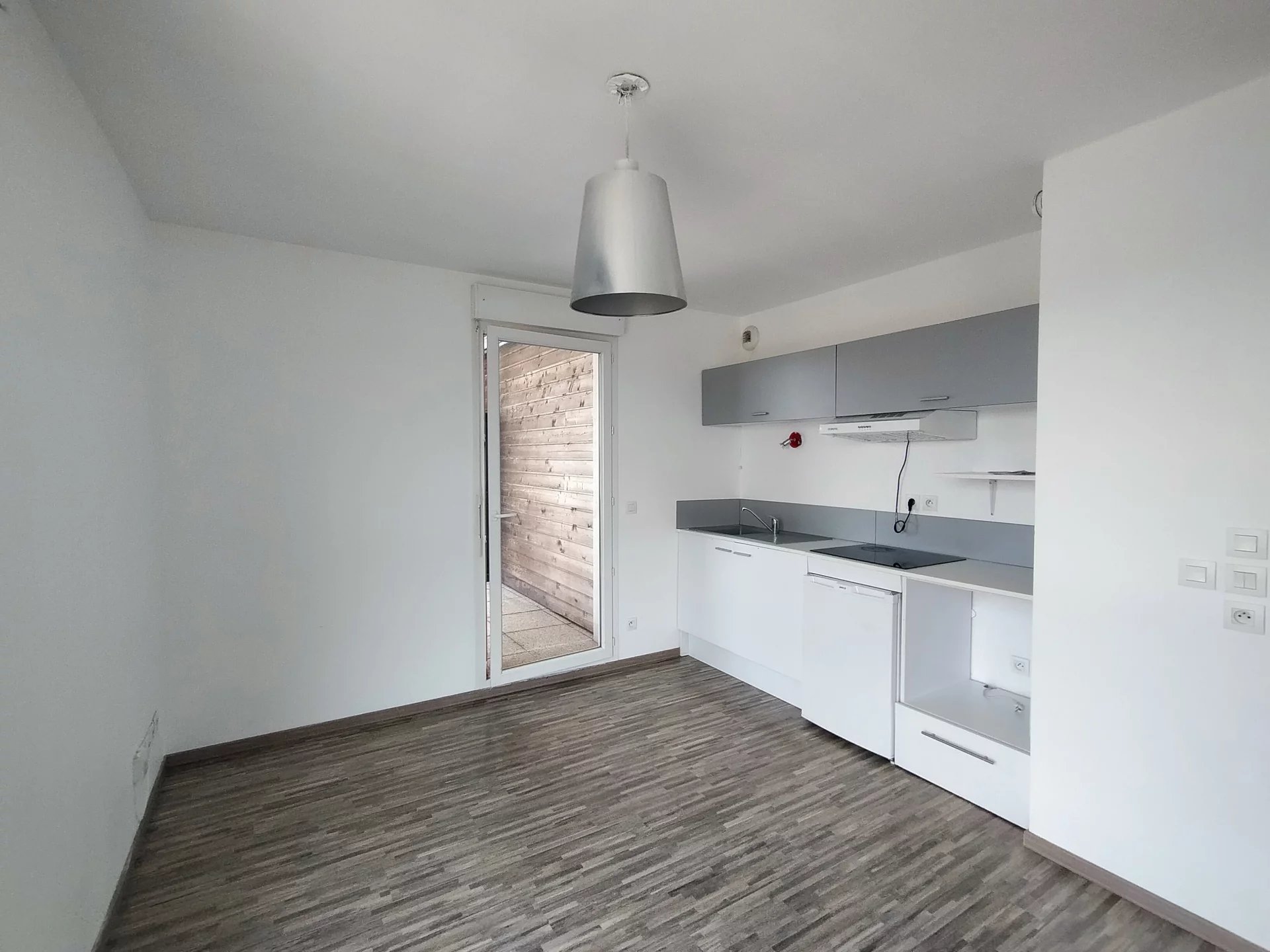 481920 Location Décines-Charpieu