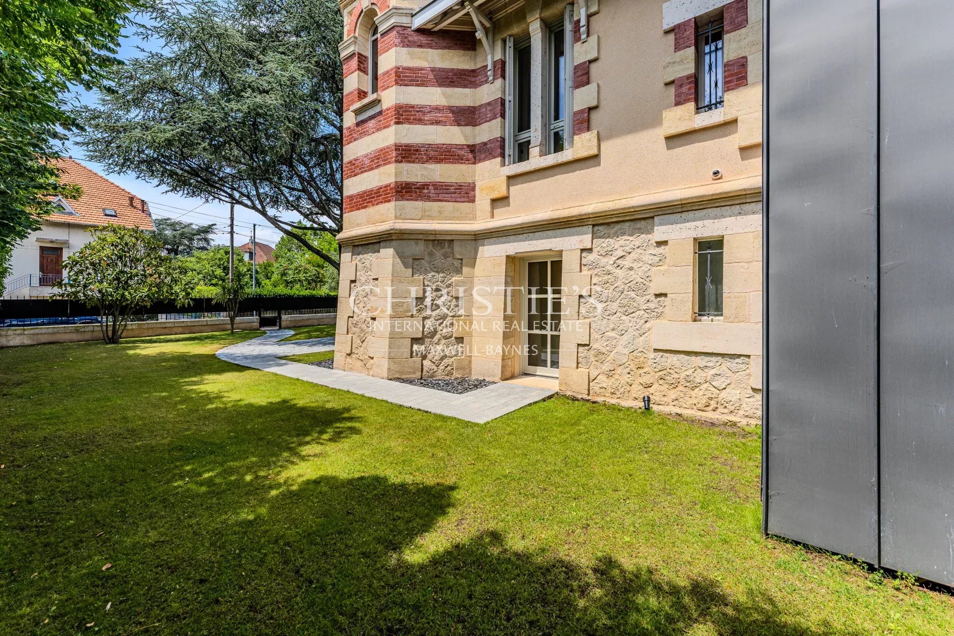 5 Bedroom Villa/Townhouse's Image 20