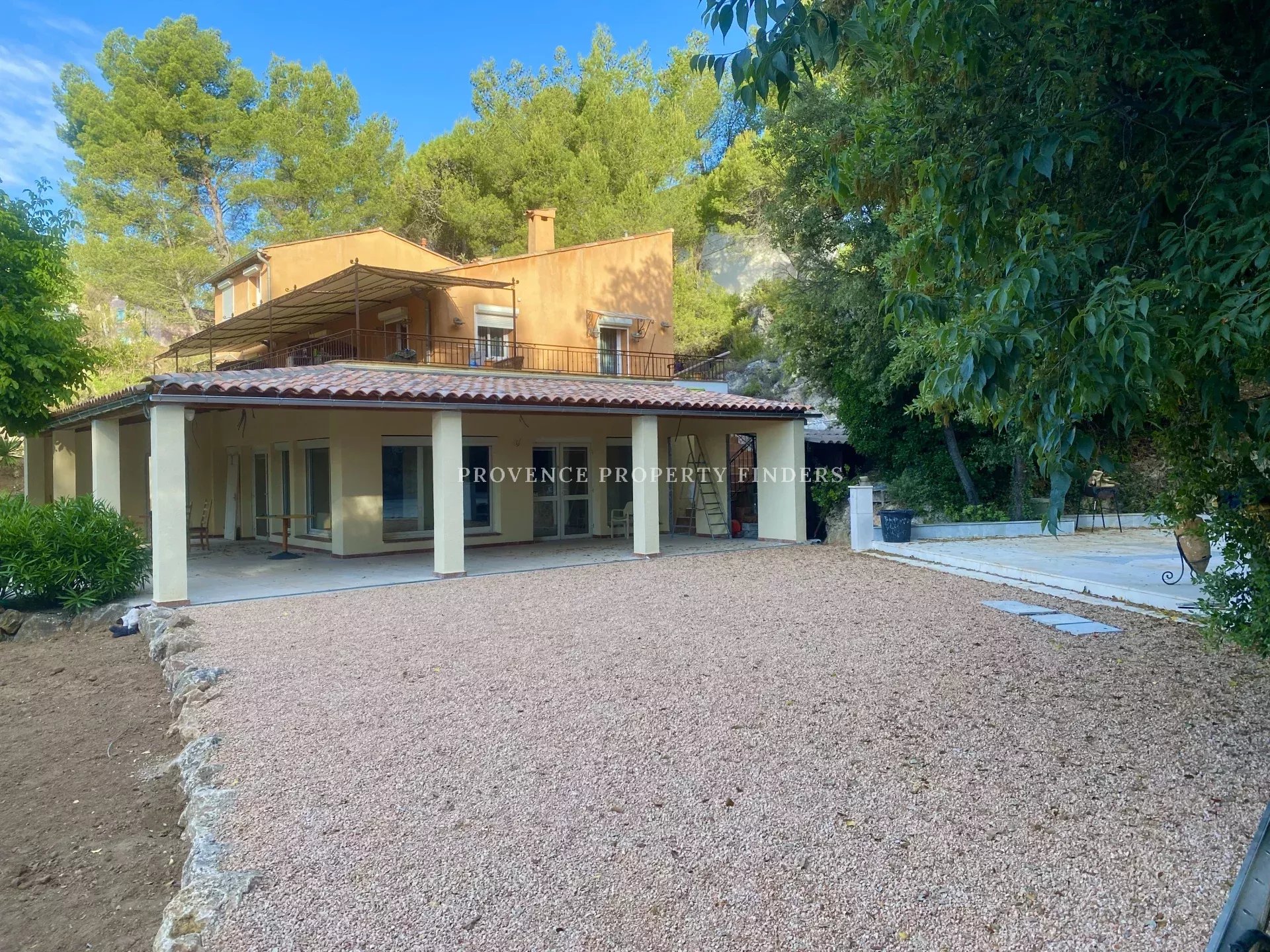 Agence immobilière de 