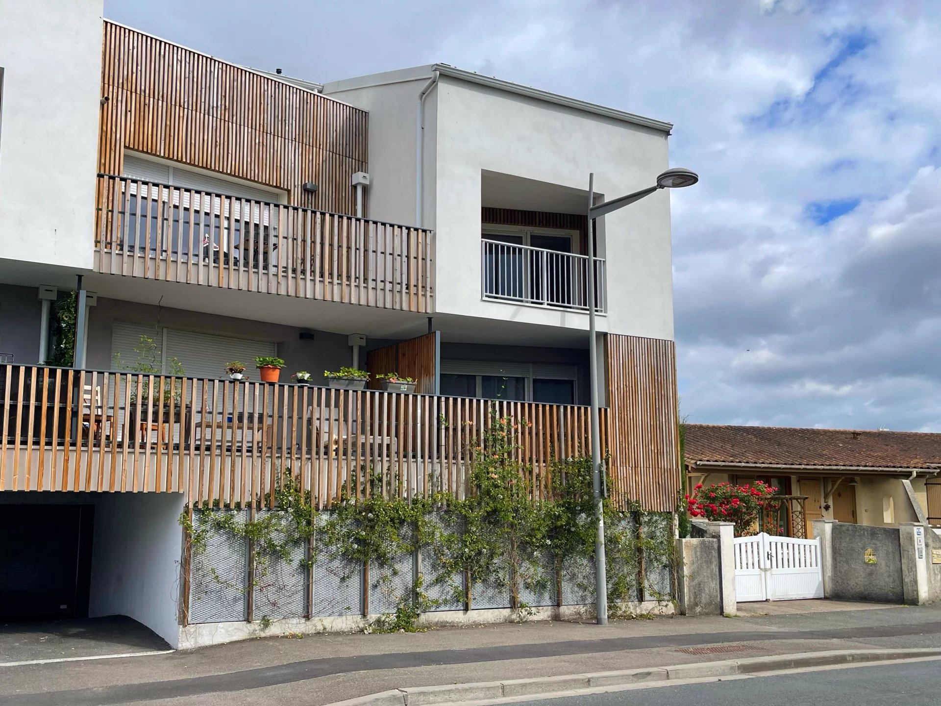 Appartement au 2ème étage dans Résidence Récente de type 3 de 72 m² env. avec Balcon
