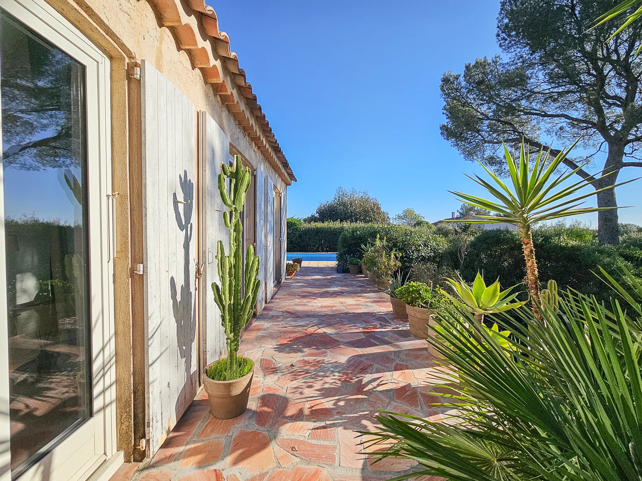 Belle propriété plein sud avec piscine et jardin arboré à Saint-Raphaël
