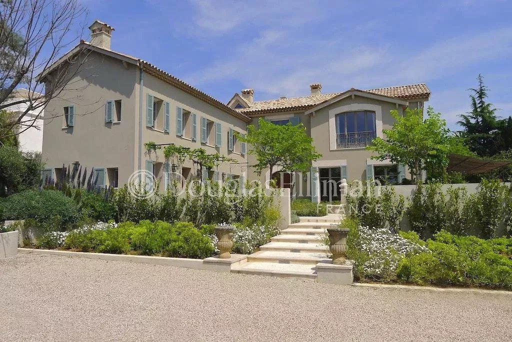 CAP D&rsquo;ANTIBES – Superbe propriété avec tennis et piscine - Image nᵒ3