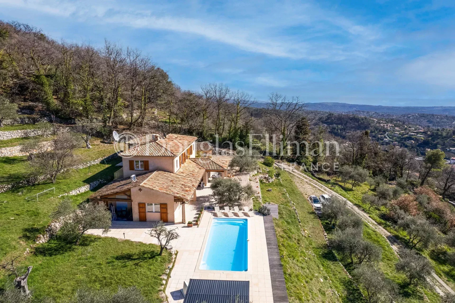 CHATEAUNEUF-DE-GRASSE : Villa avec vue panoramique sur la mer et piscine - Image nᵒ2