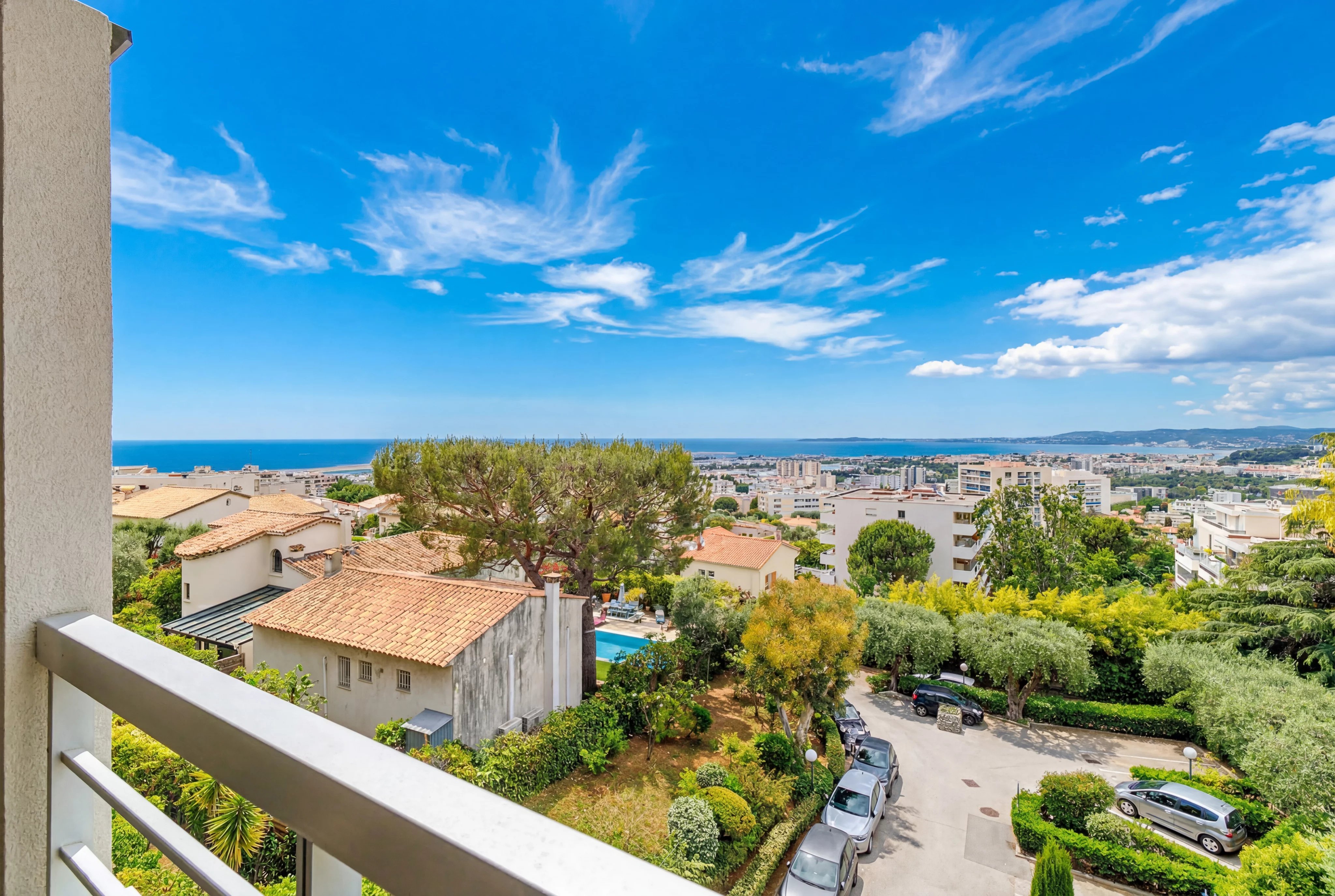 CORNICHE FLEURIE - STUDIO - BALCON