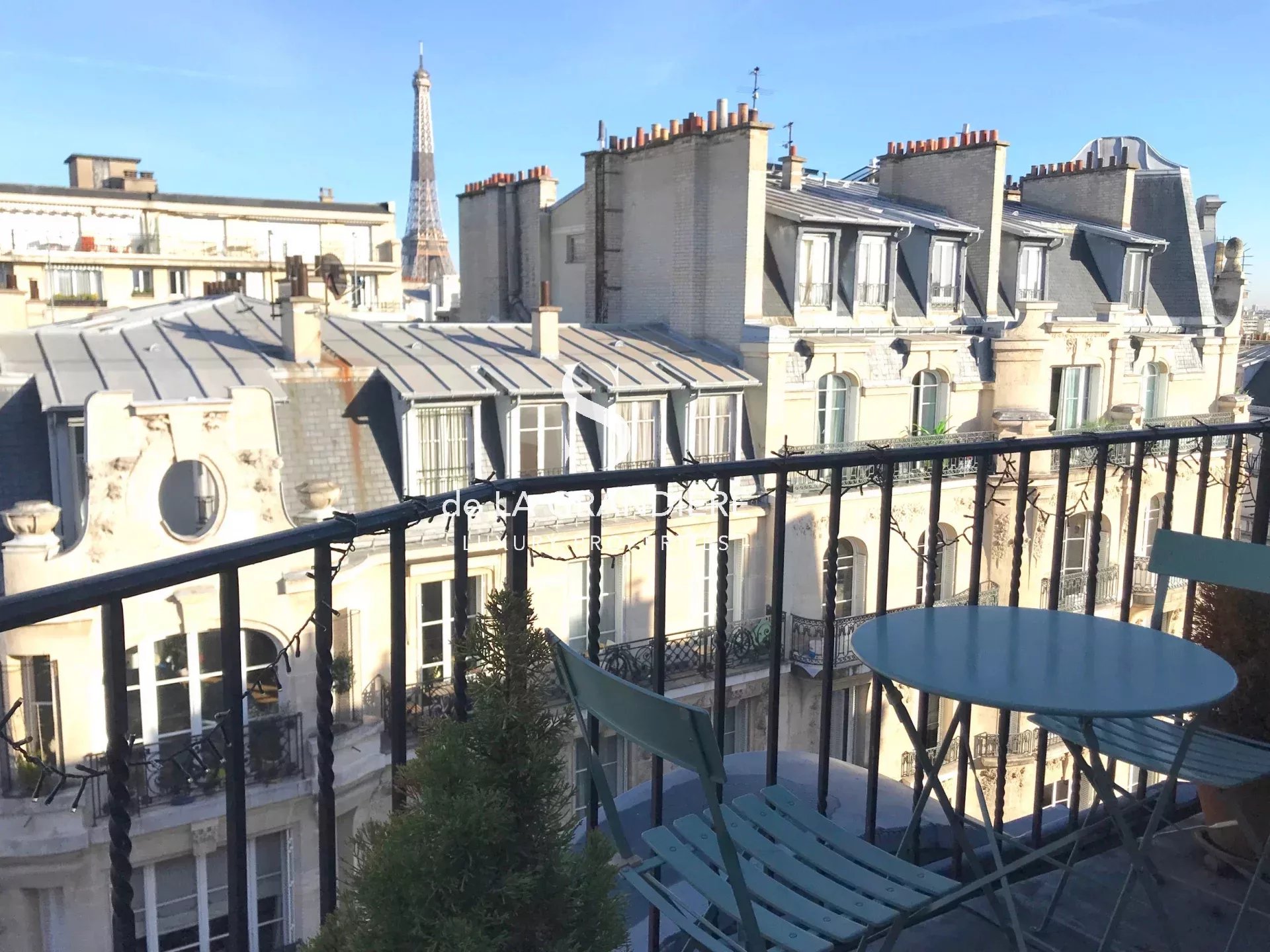 Paris 16ème. Village de Passy. 56m2 avec balcon