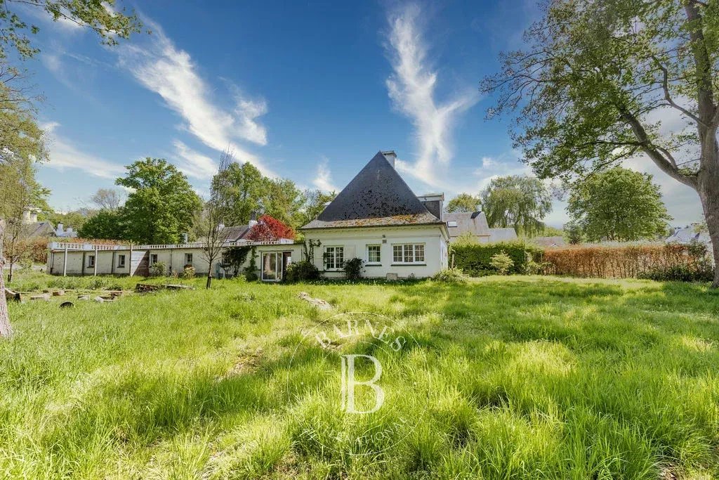 Belle villa Lipszyc avec potentiel dans domaine privé de 7ha