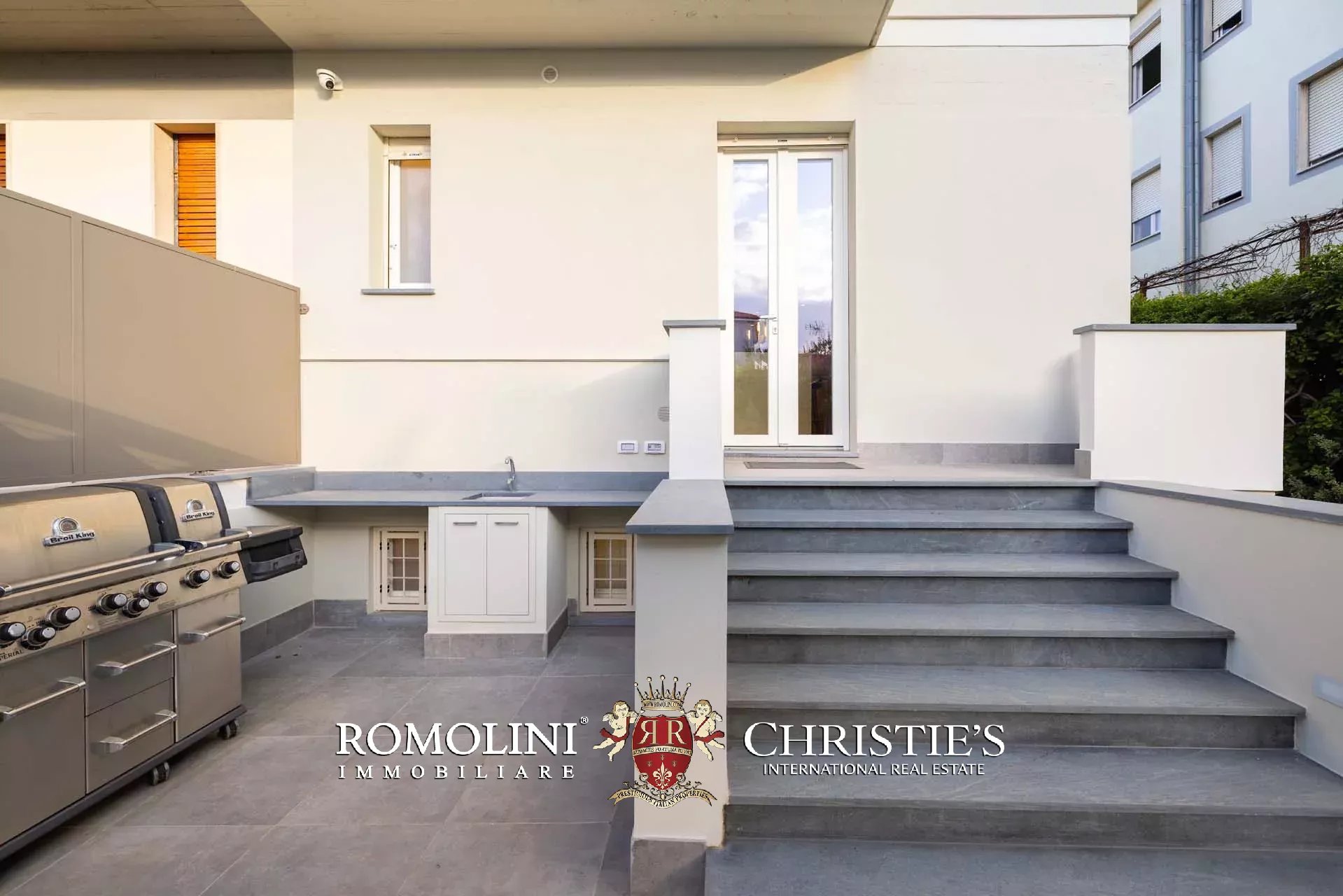 5 Bedroom Villa/Townhouse's Image 50