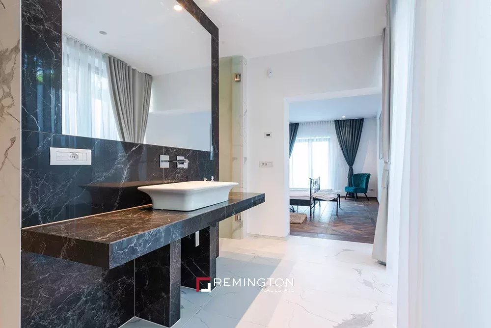 5 Bedroom Villa/Townhouse's Image 33