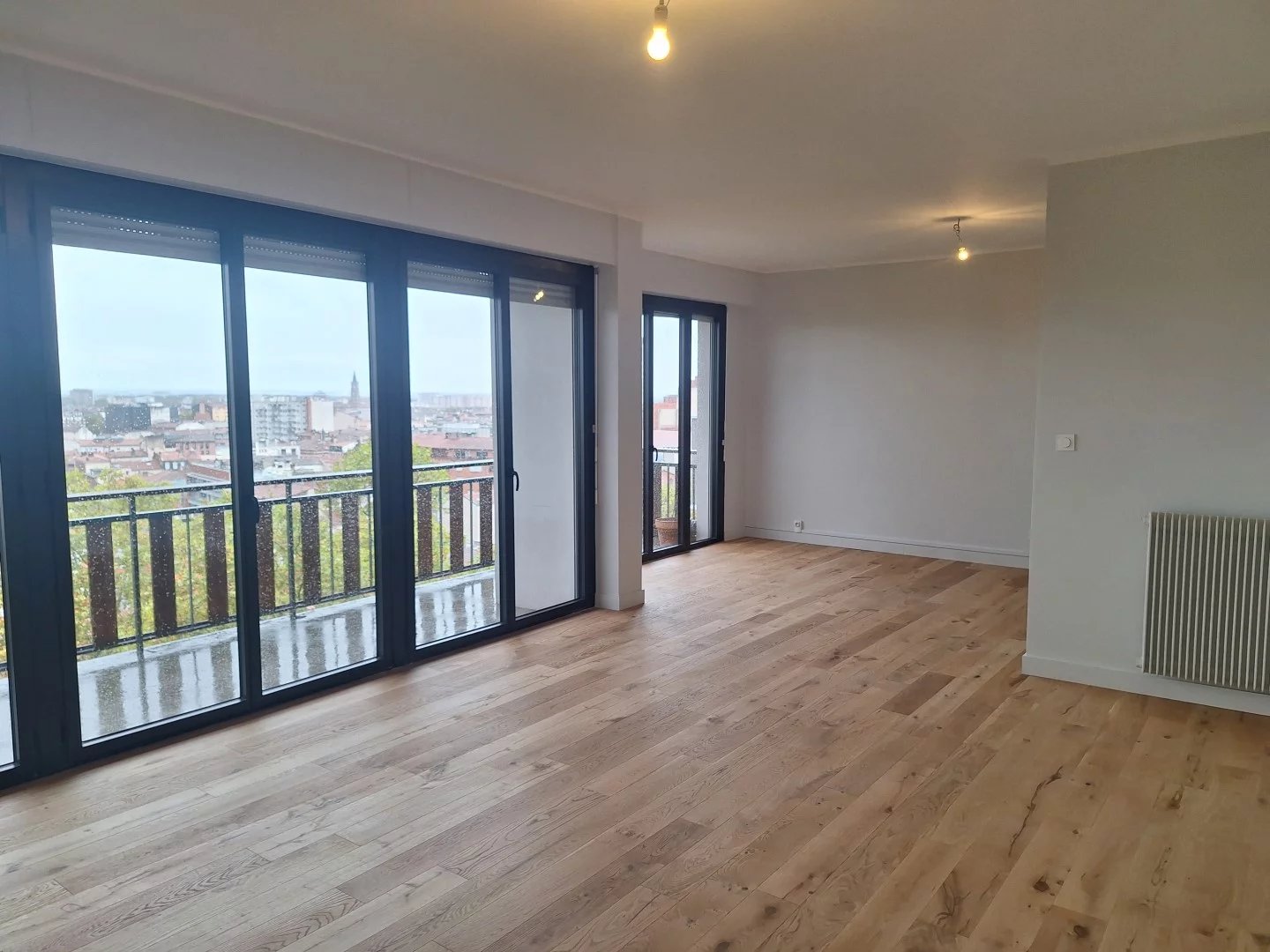 Face au Canal du Midi  Appartement T5 de 121 m2 en dernier é
