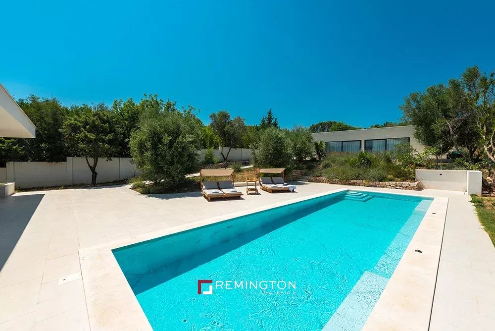5 Bedroom Villa/Townhouse's Image 3