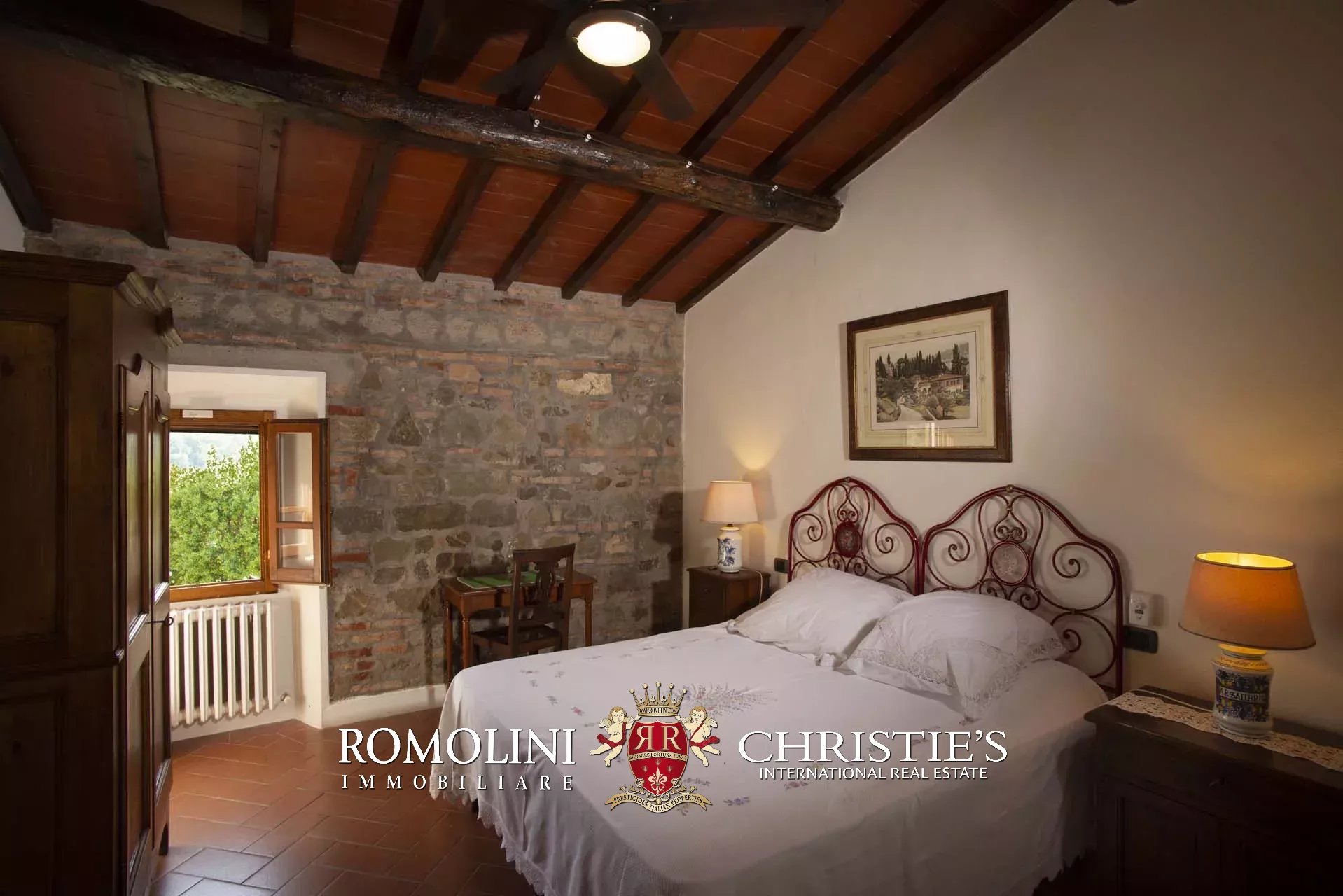 4 Bedroom Vineyard's Image 30