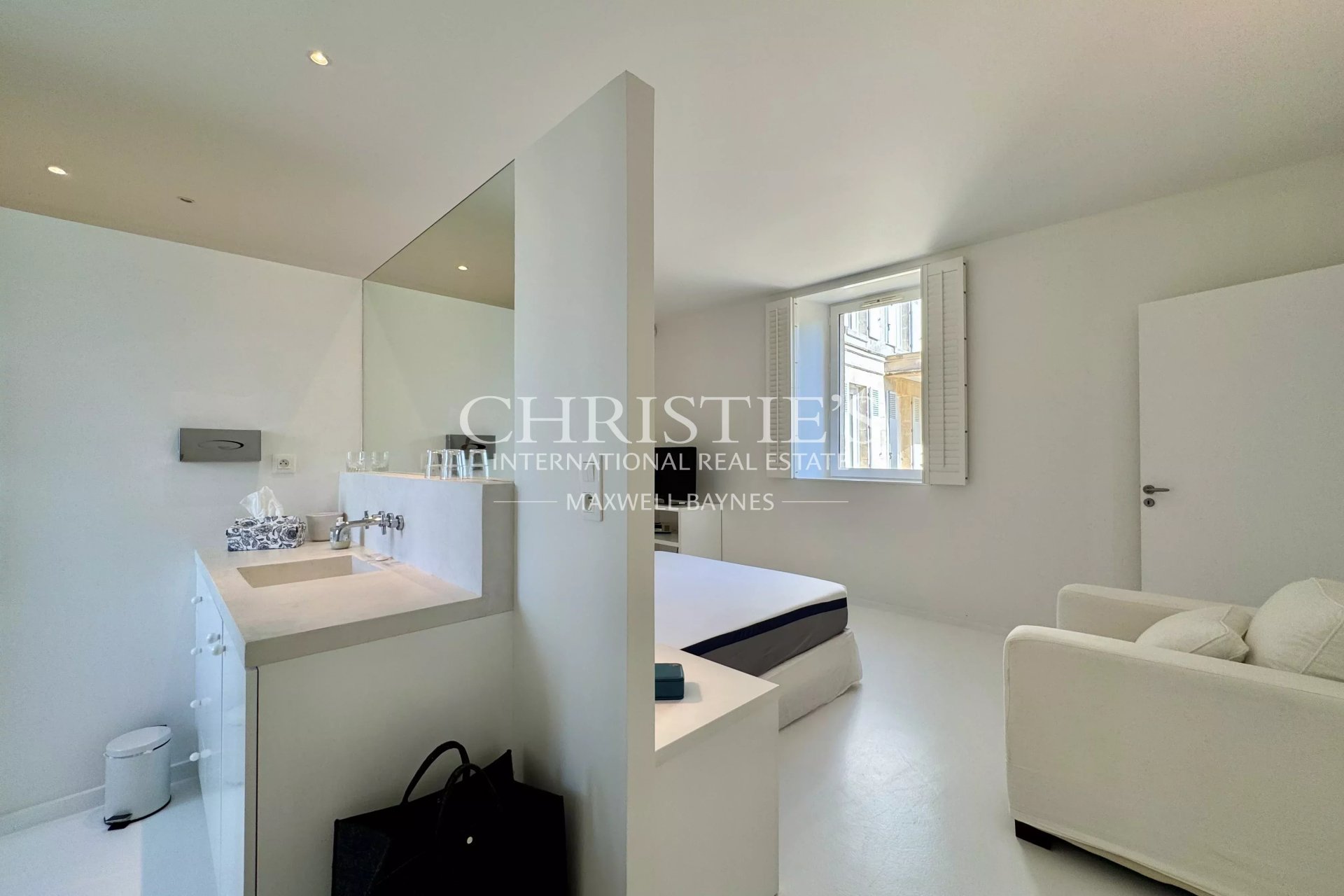 6 Bedroom Villa/Townhouse's Image 30