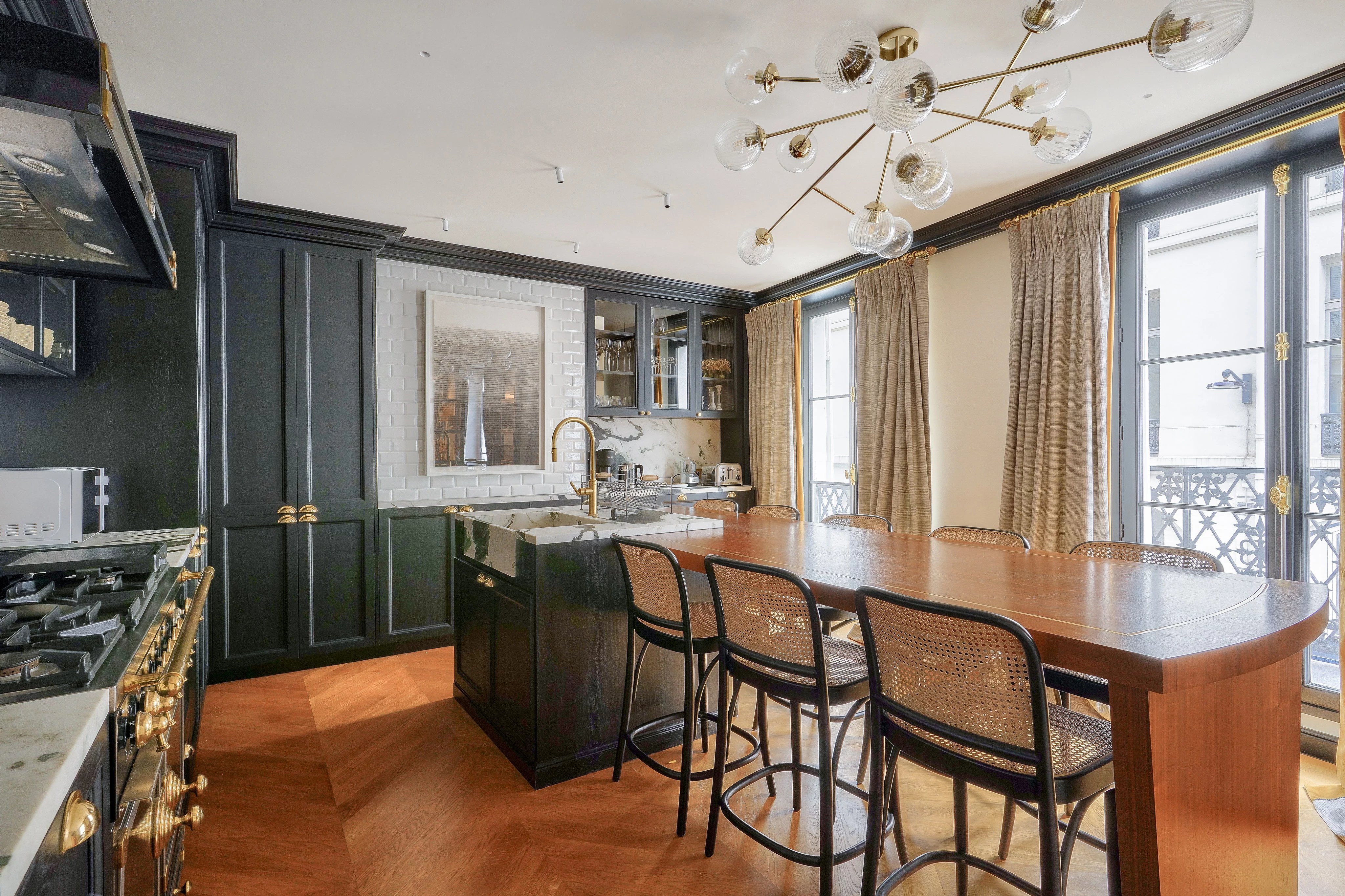 Superb renovated apartment in Paris's 8th arrondissement - Faubourg Saint Honoré