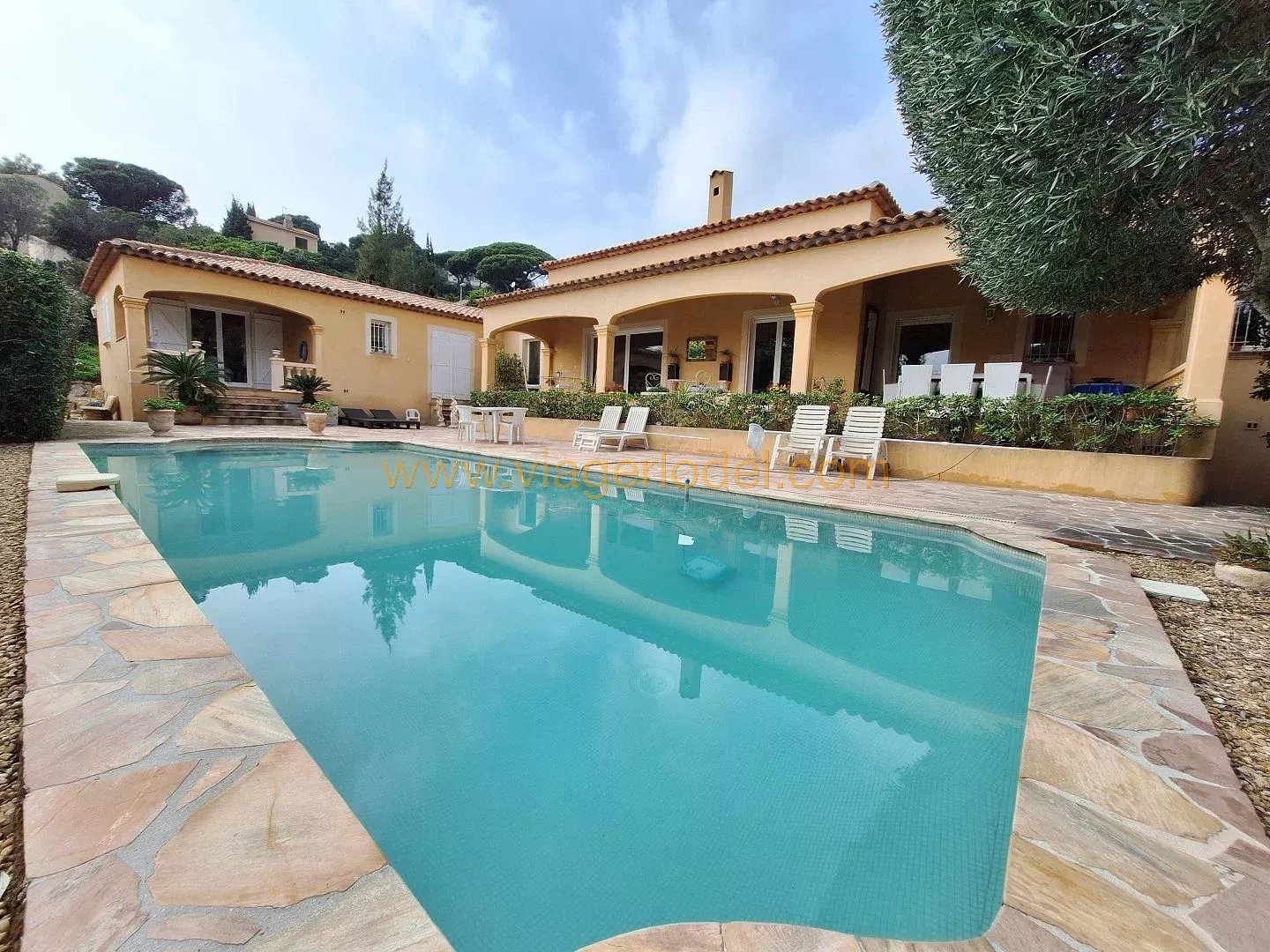 Ref. 9714 OCCUPIED VIAGER (LIFE ANNUITY), LES ISSAMBRES (83)
