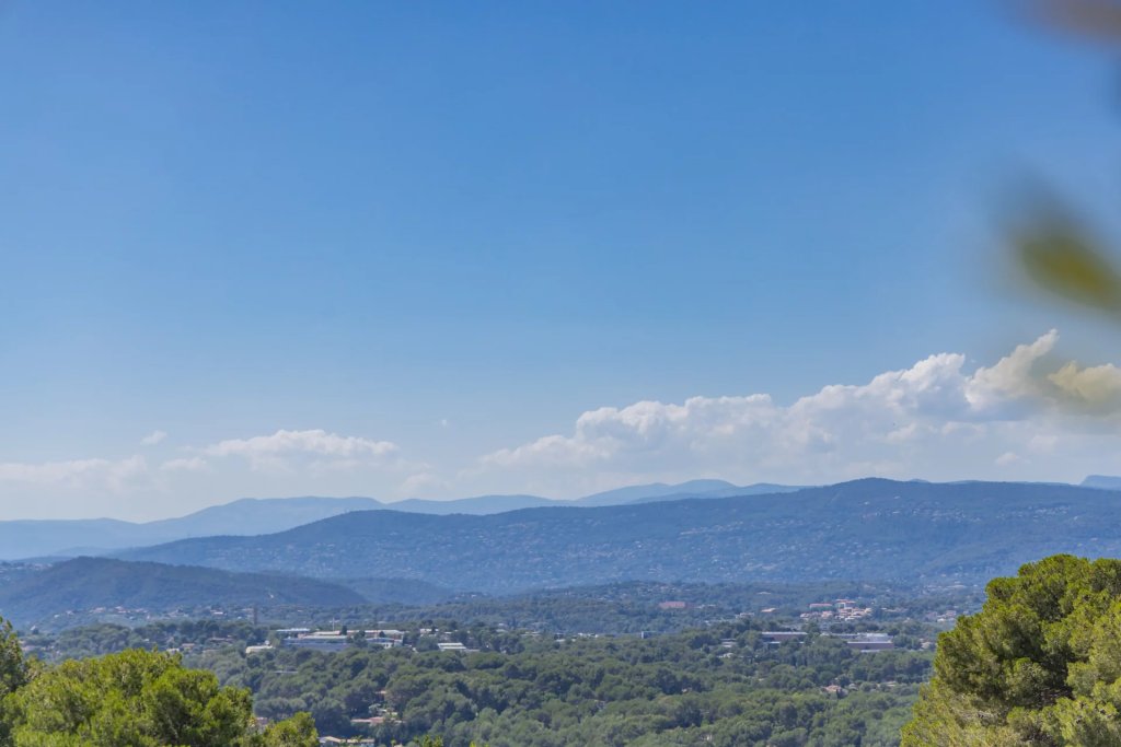 Villa for sale in Mougins — فيلا عائلية فاخرة من 6 غرف نوم في Mougins بإطلالات بانورامية
