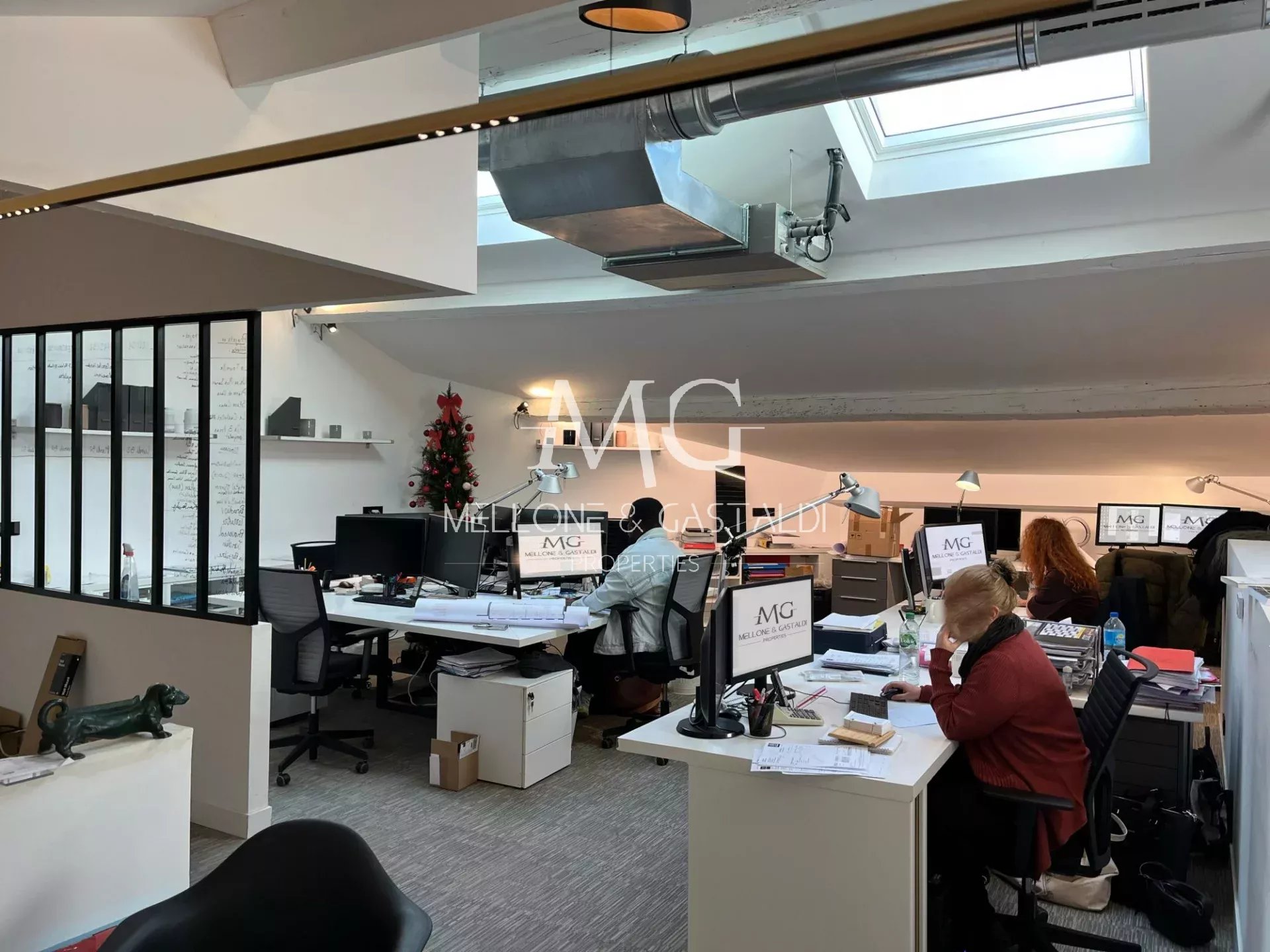 IMMEUBLE DE BUREAUX en R+2 - CANNES CENTRE