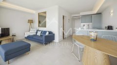 Magnificent two-room apartment with panoramic sea view — photo 4 of 7