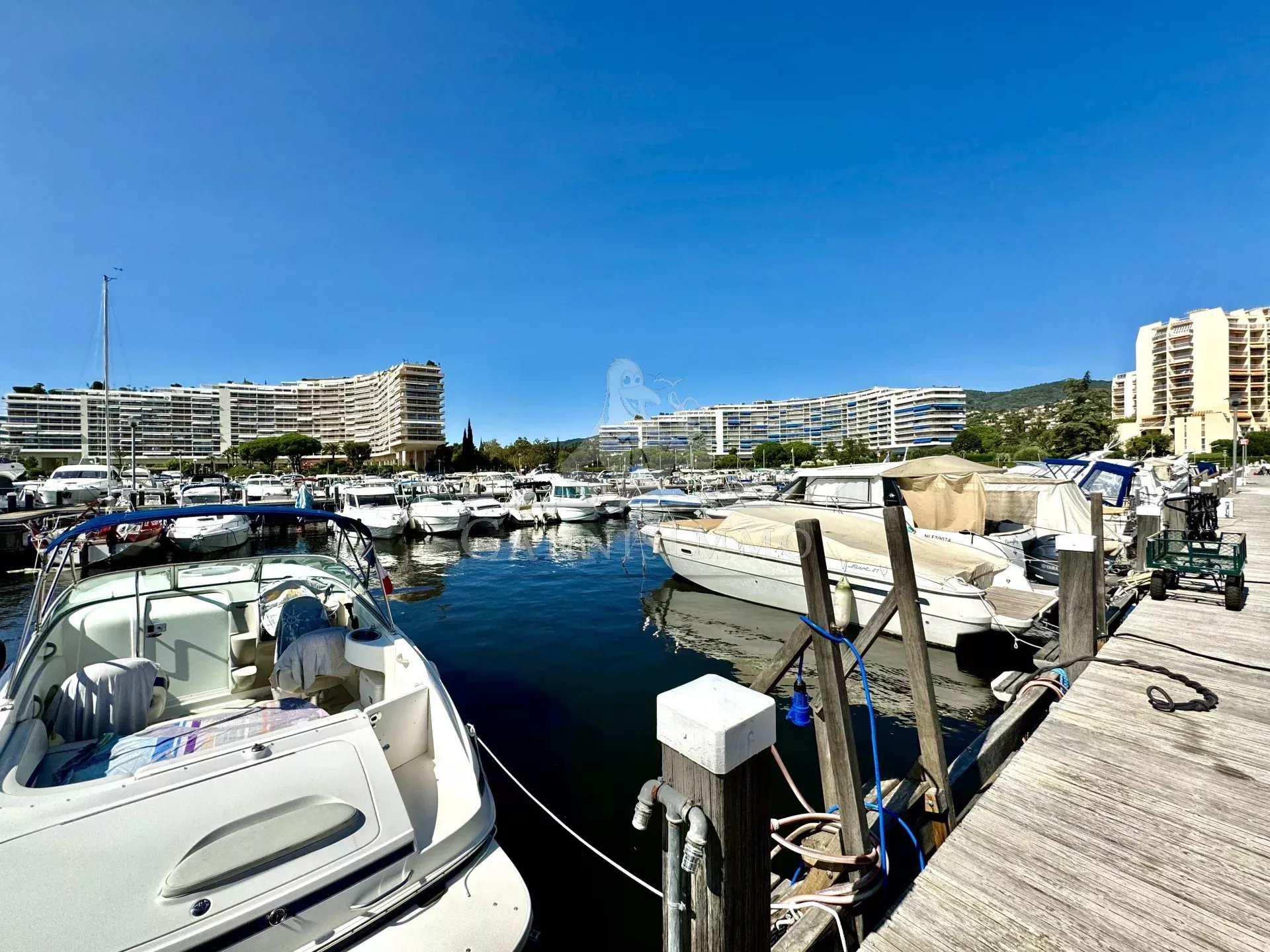 PLACE DE PORT CANNES MARINA 8x3