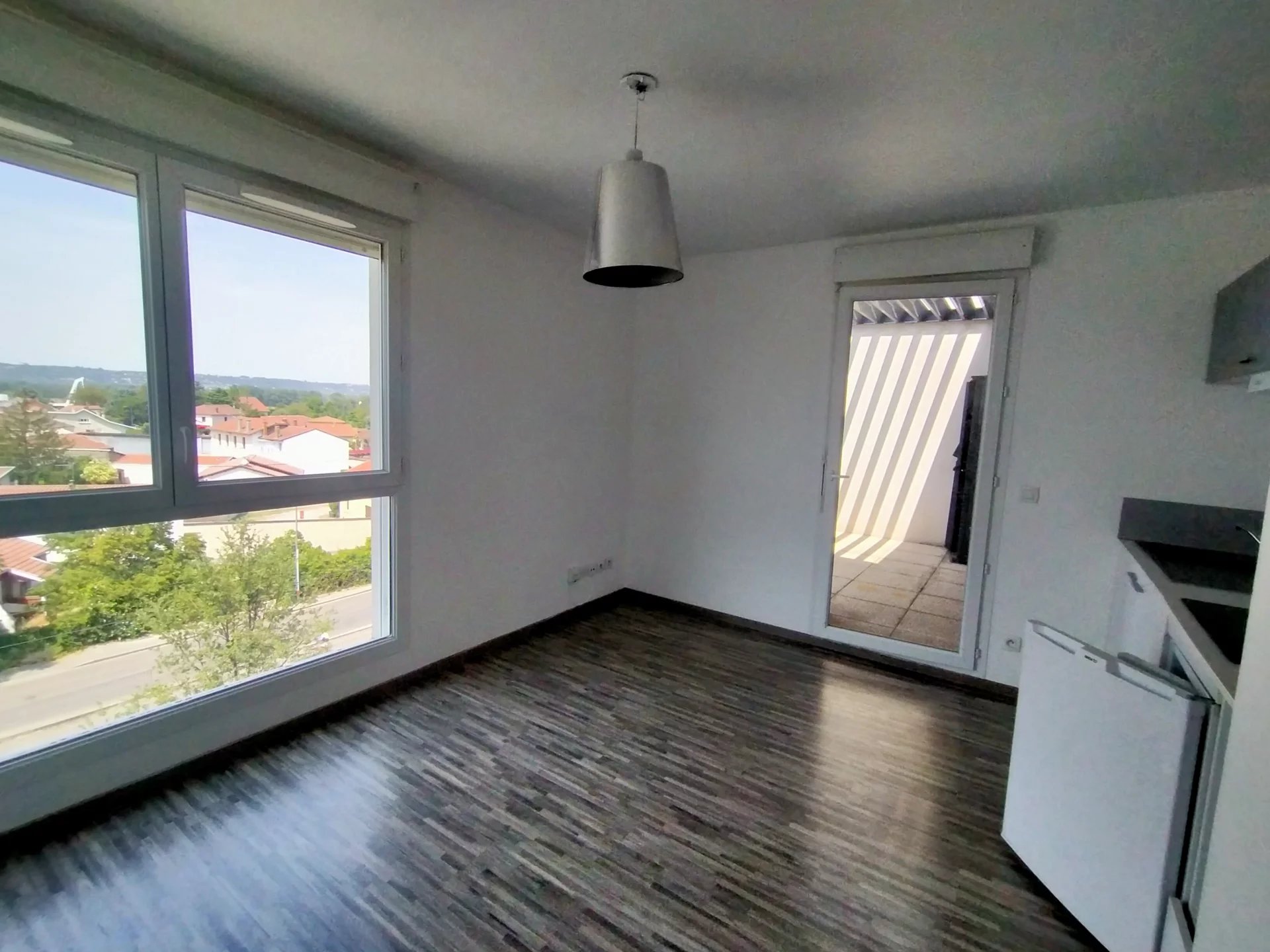 481920 Location Décines-Charpieu