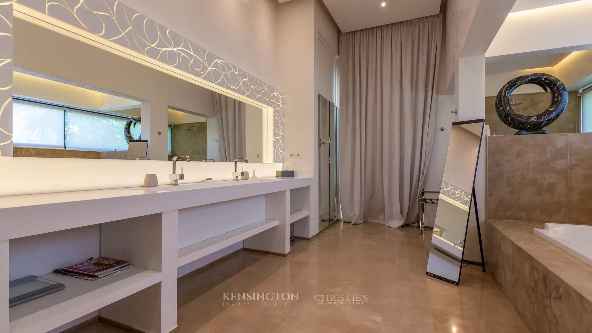 6 Bedroom Villa/Townhouse's Image 39