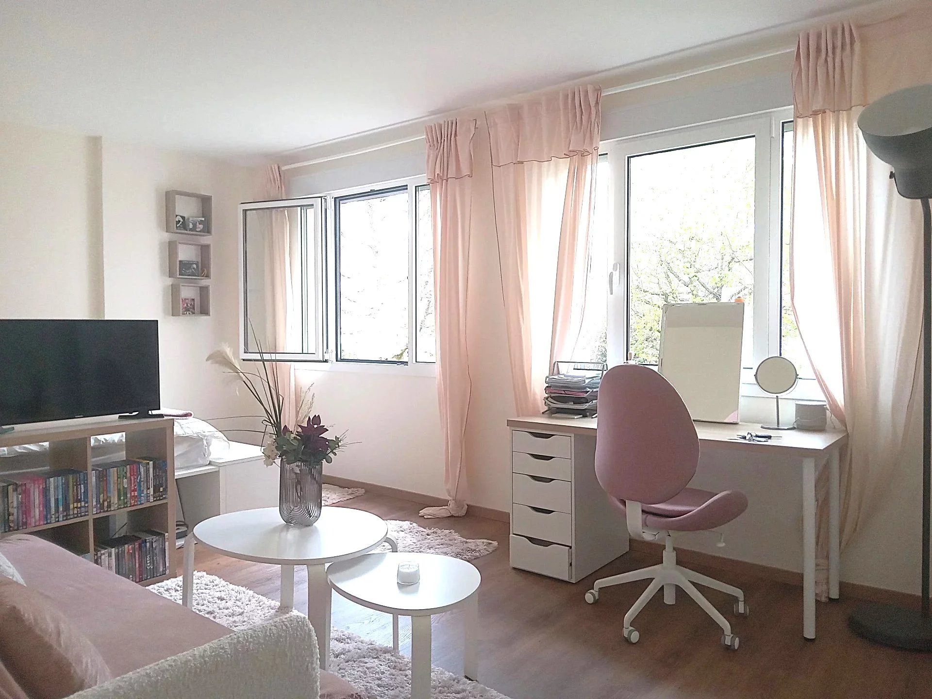CHARMANT APPARTEMENT FONCTIONNEL ET LUMINEUX AVEC PARKING GENERANT DE FAIBLES CHARGES !