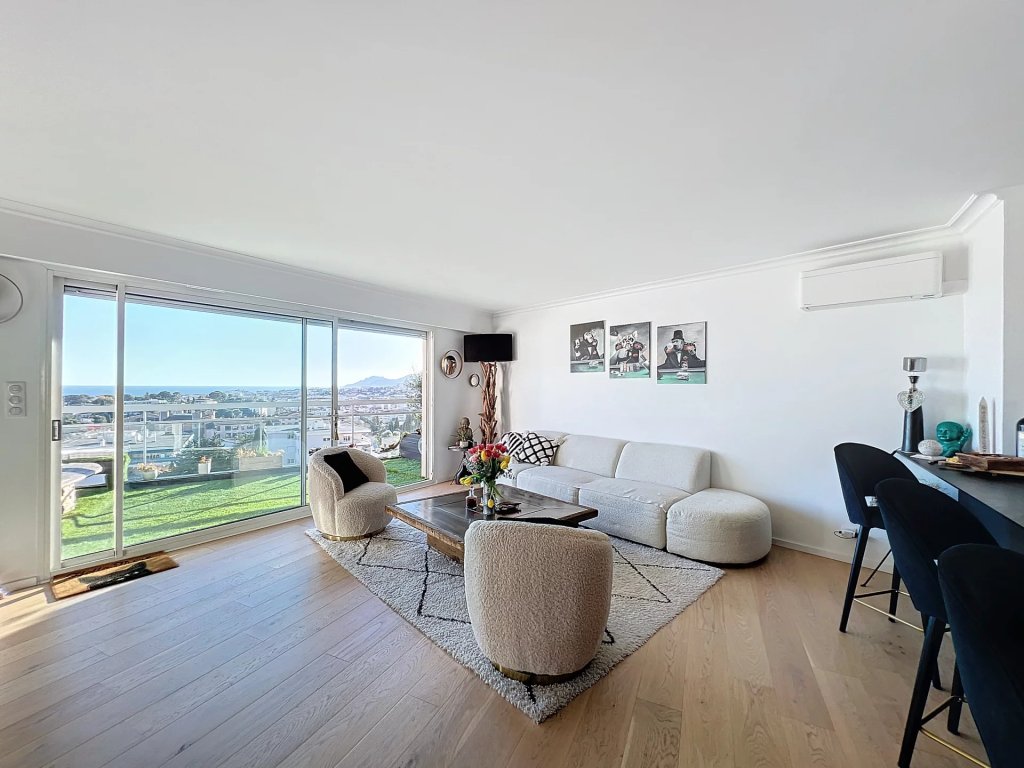 Apartment for sale in Le Cannet — For Sale - Top Floor magnificent 4-room apartment Le cannet