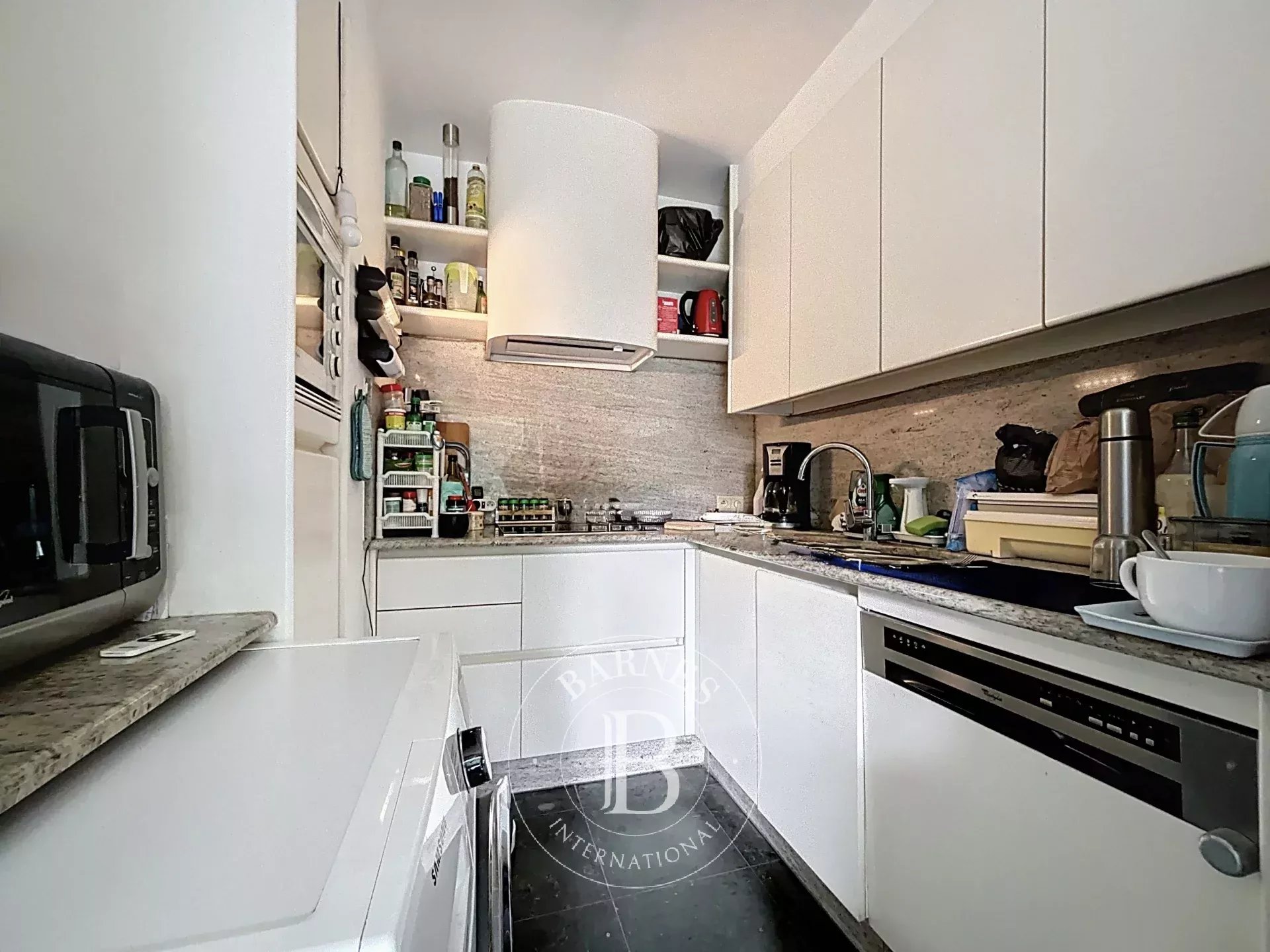 Appartement 1 chambre avec beau jardin + box fermé