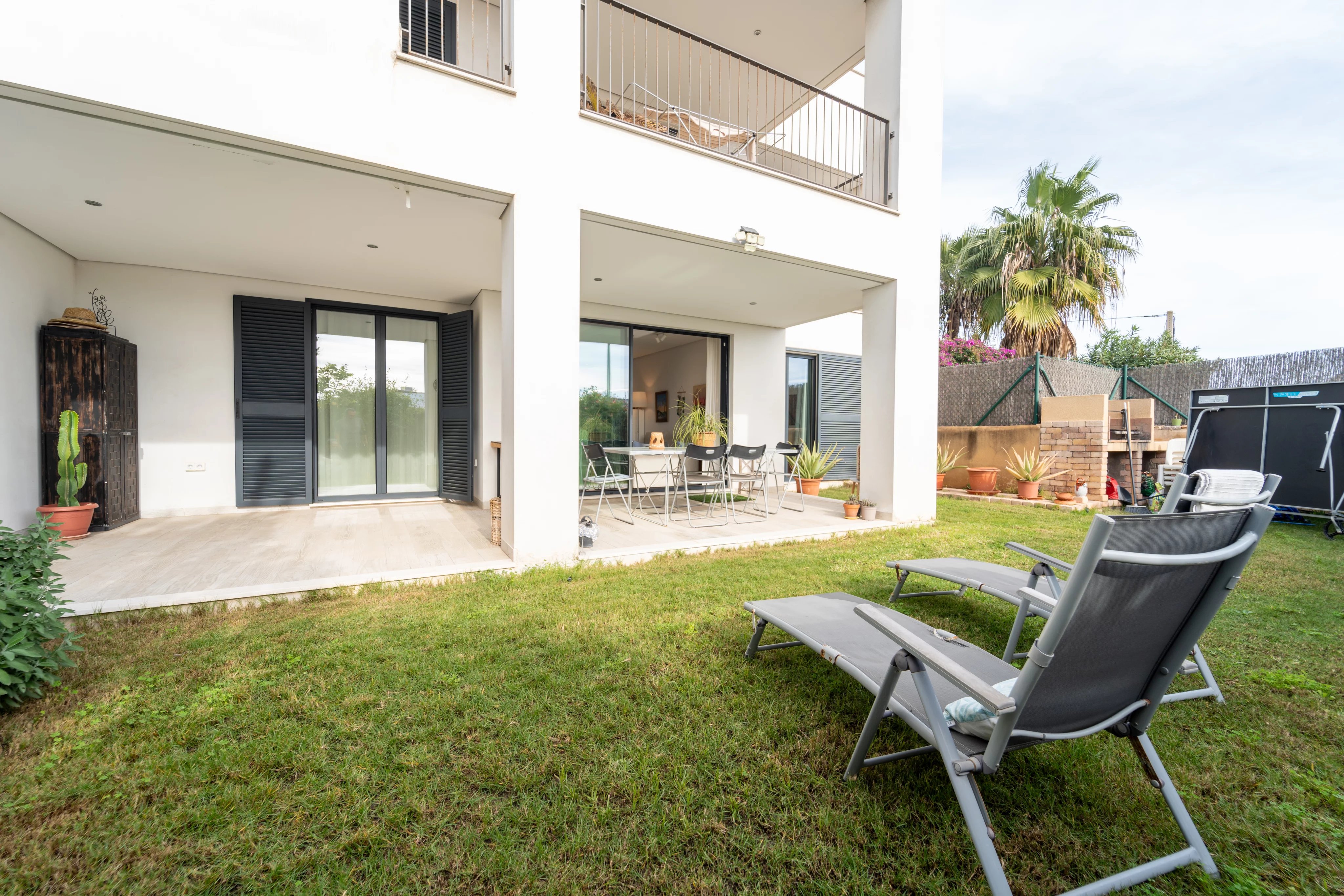 Appartement contemporain avec jardin privé à Santa Eulalia del Río, Ibiza