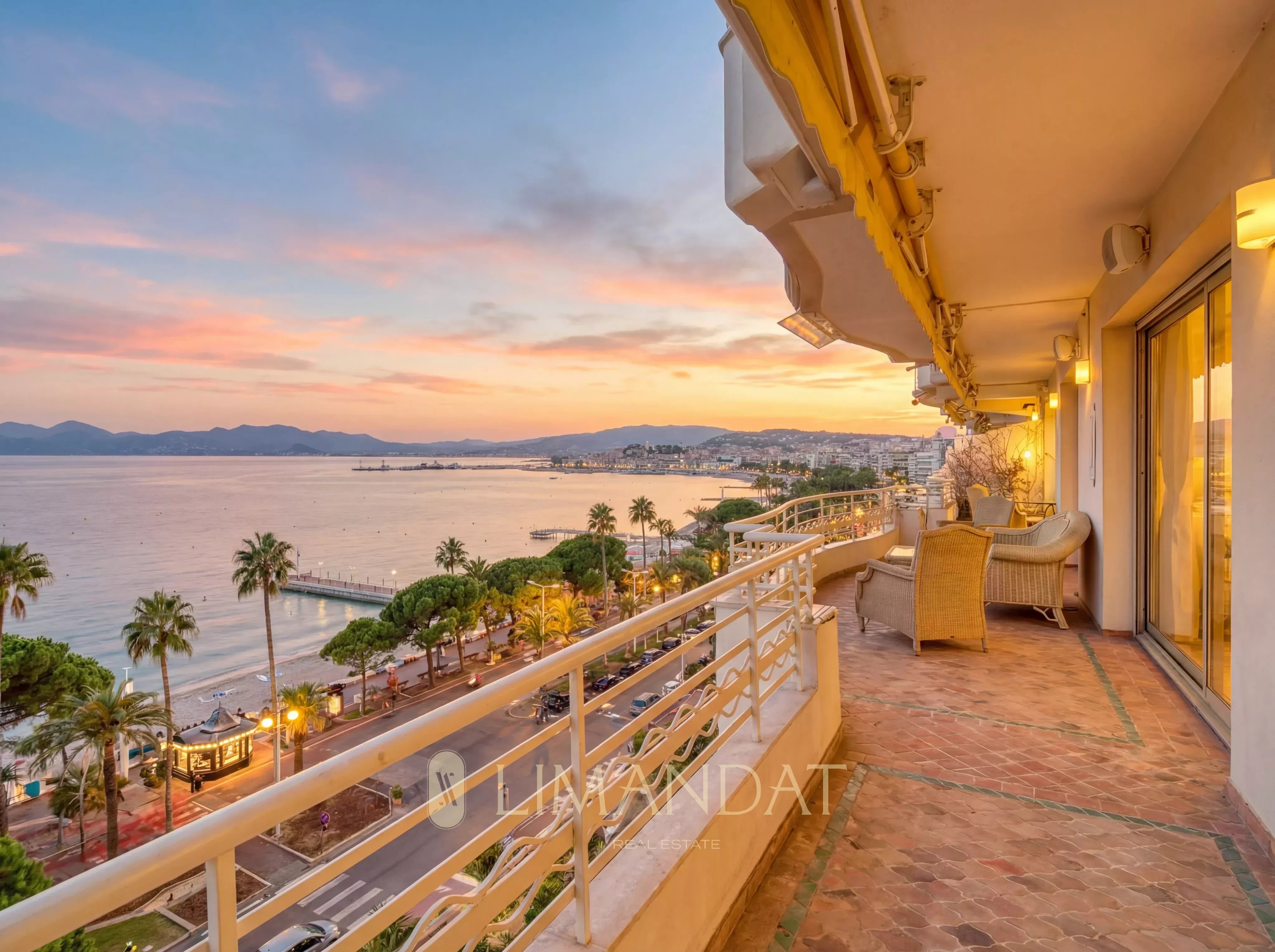 CANNES CROISETTE – APPARTEMENT DE PRESTIGE 270 M² AVEC TERRASSE ET VUE MER PANORAMIQUE