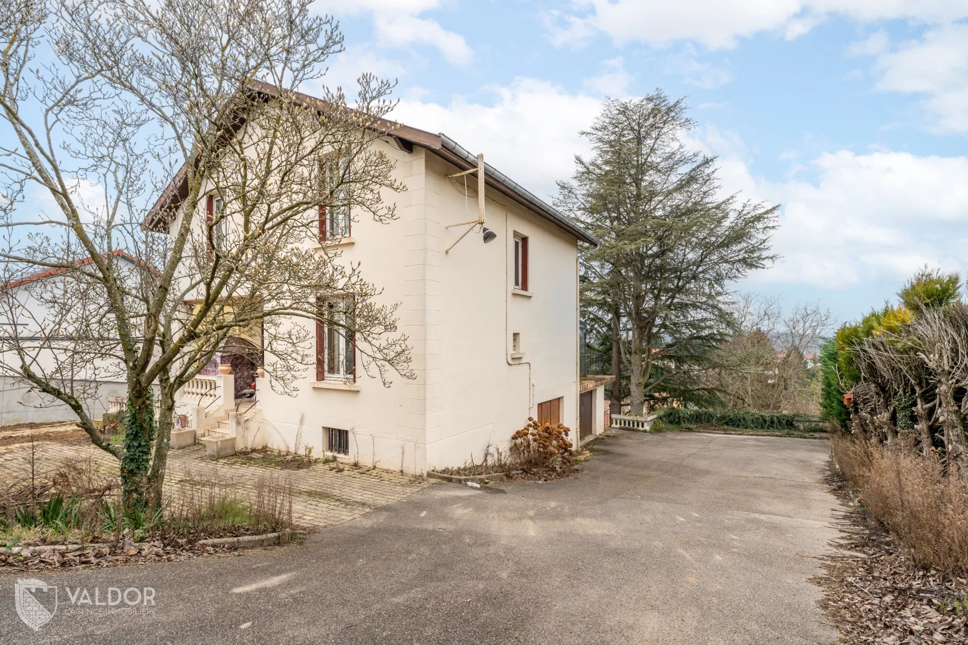 Maison d'environ 160 m² à rénover avec sous-sol