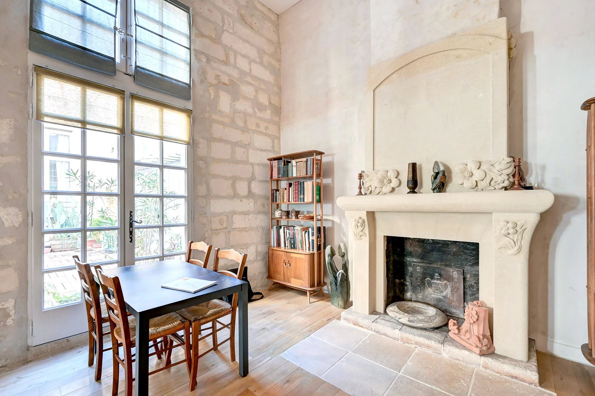 Avignon 17th century mansion - Large apartment with terrace