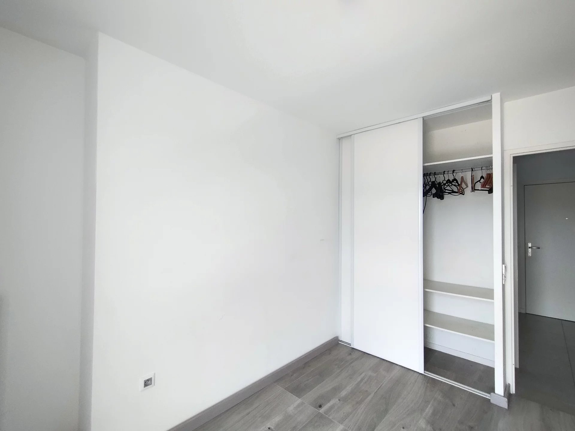 85858898 Location Vénissieux