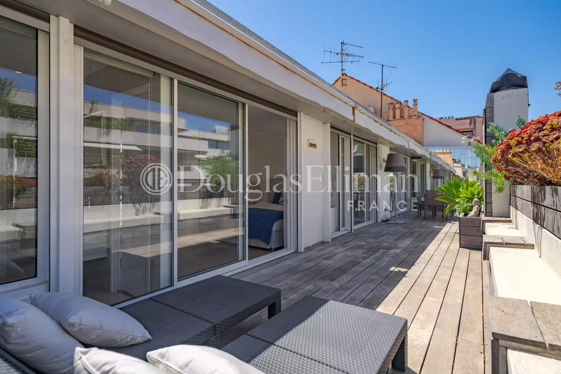 CANNES CROISETTE : Appartement d’exception en dernier étage à deux pas de la Croisette - Image nᵒ3