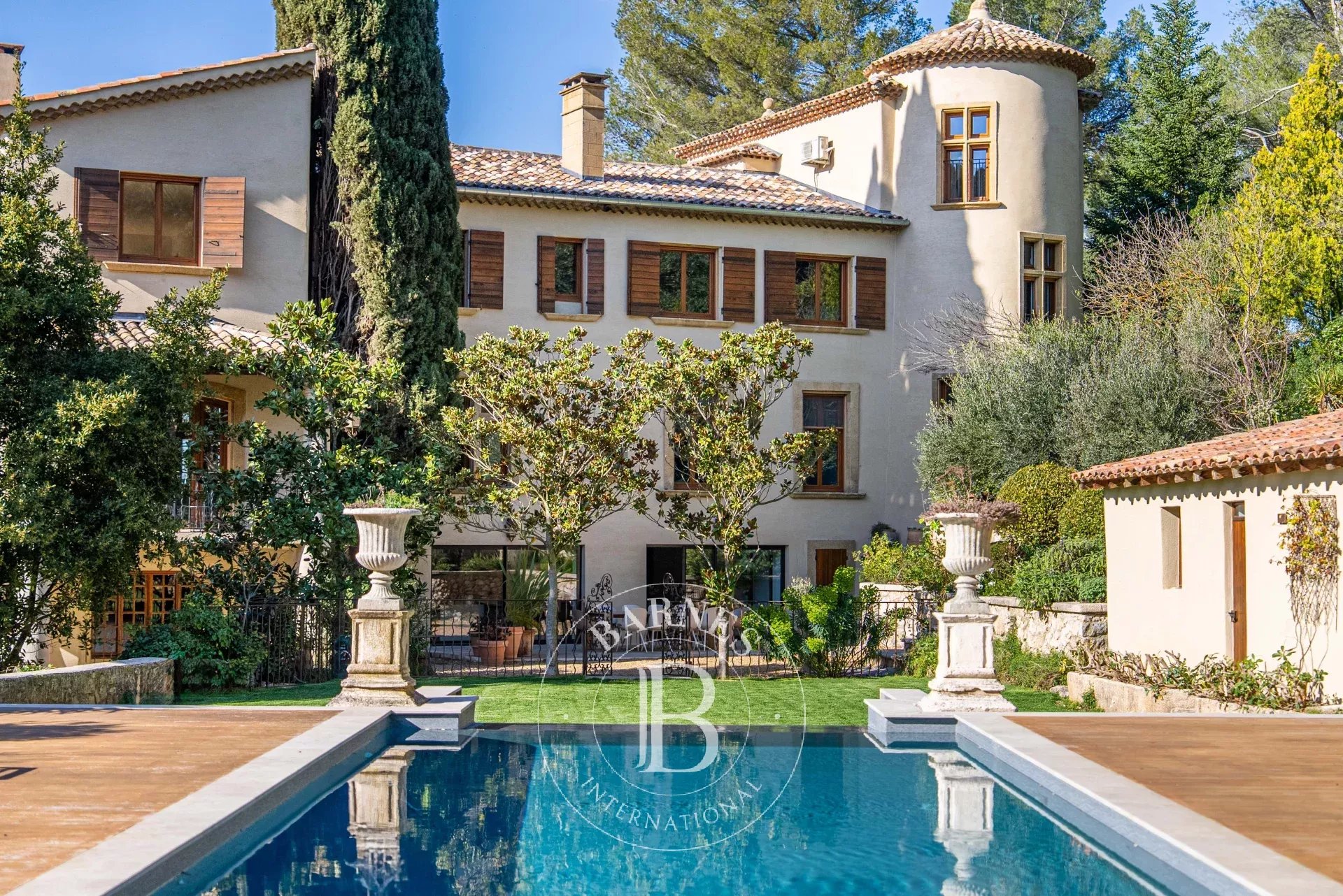 EXCLUSIVE - AIX-EN-PROVENCE - 19TH CENTURY FORMER HUNTING LODGE - 1000 SQM - 2 HA GARDEN - POOL - TENNIS COURT - PANORAMIC VIEW