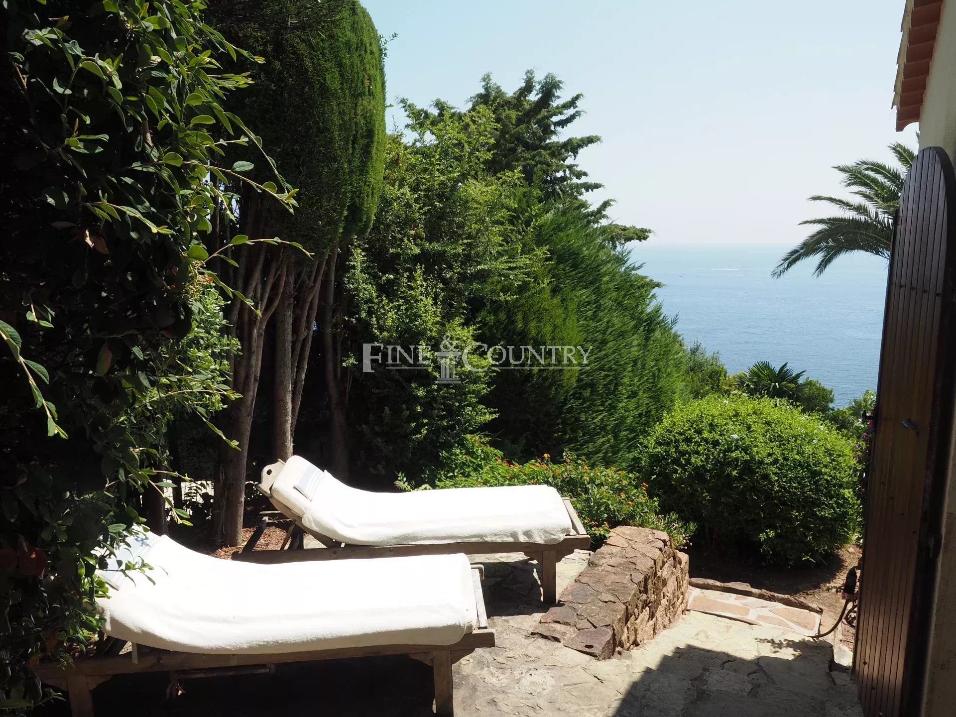 Photo of Villa for salle in Le Trayas with sea views