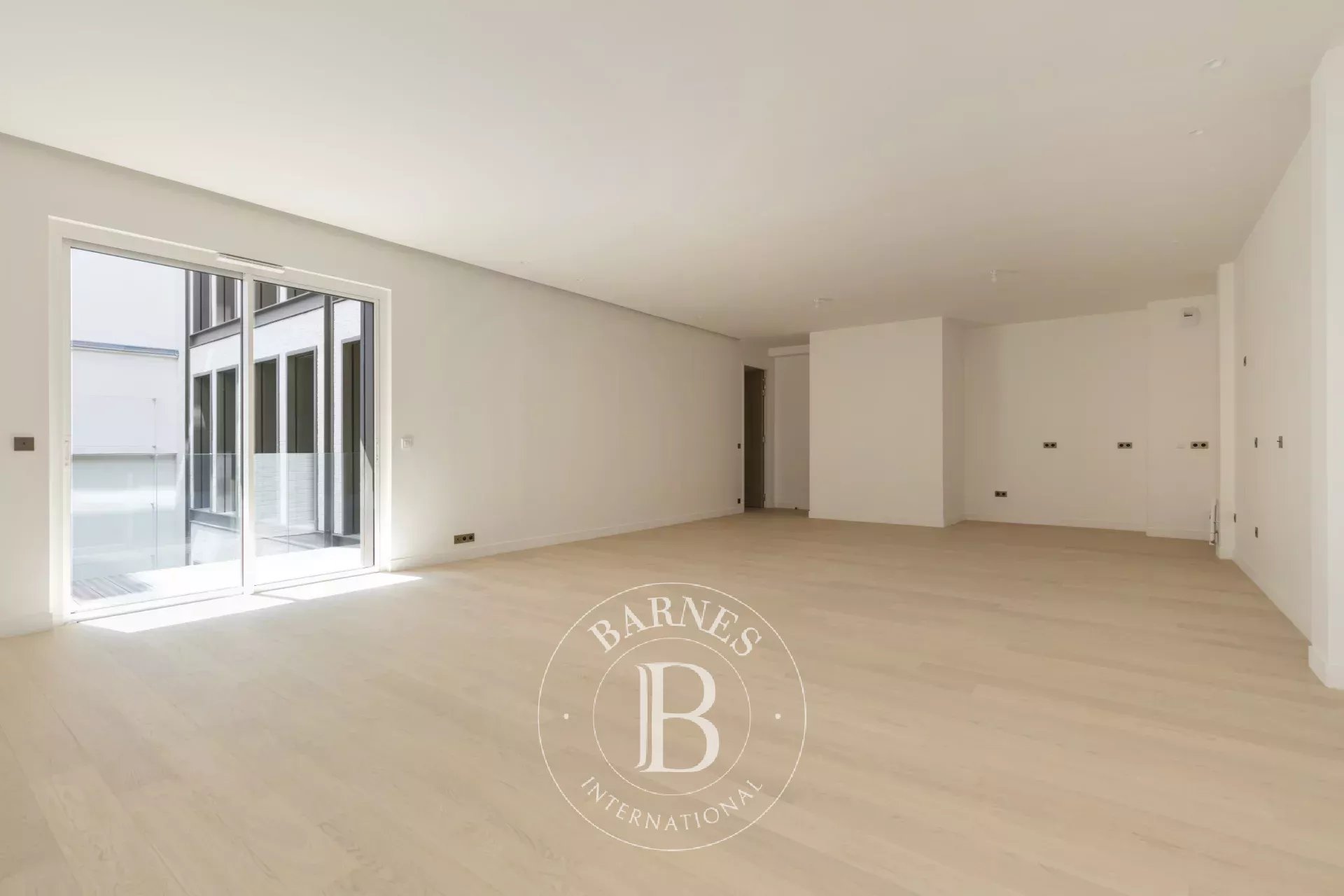Paris 8th - Faubourg Saint-Honoré - New apartment- Large terrace - 2 bedrooms