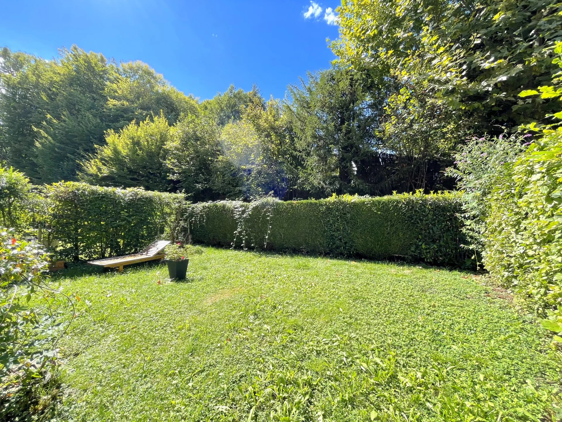 Talloires, bel appartement avec jardin à vendre