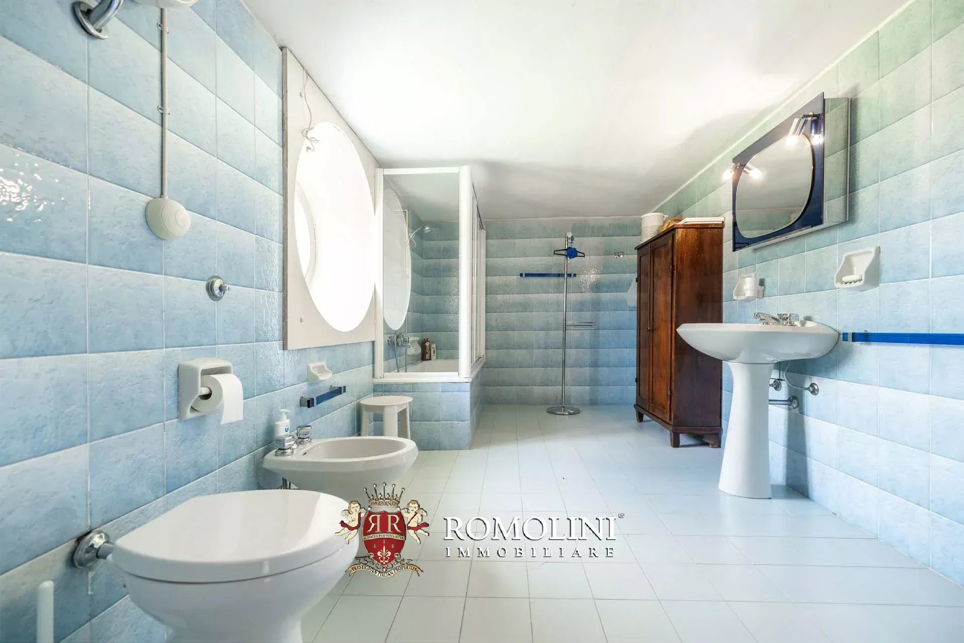 35 Bedroom Vineyard's Image 66