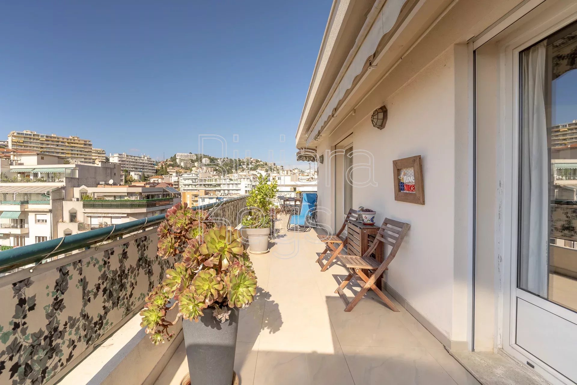 NICE Fleurs: Stunning 2/3-room penthouse with 54 m² terrace