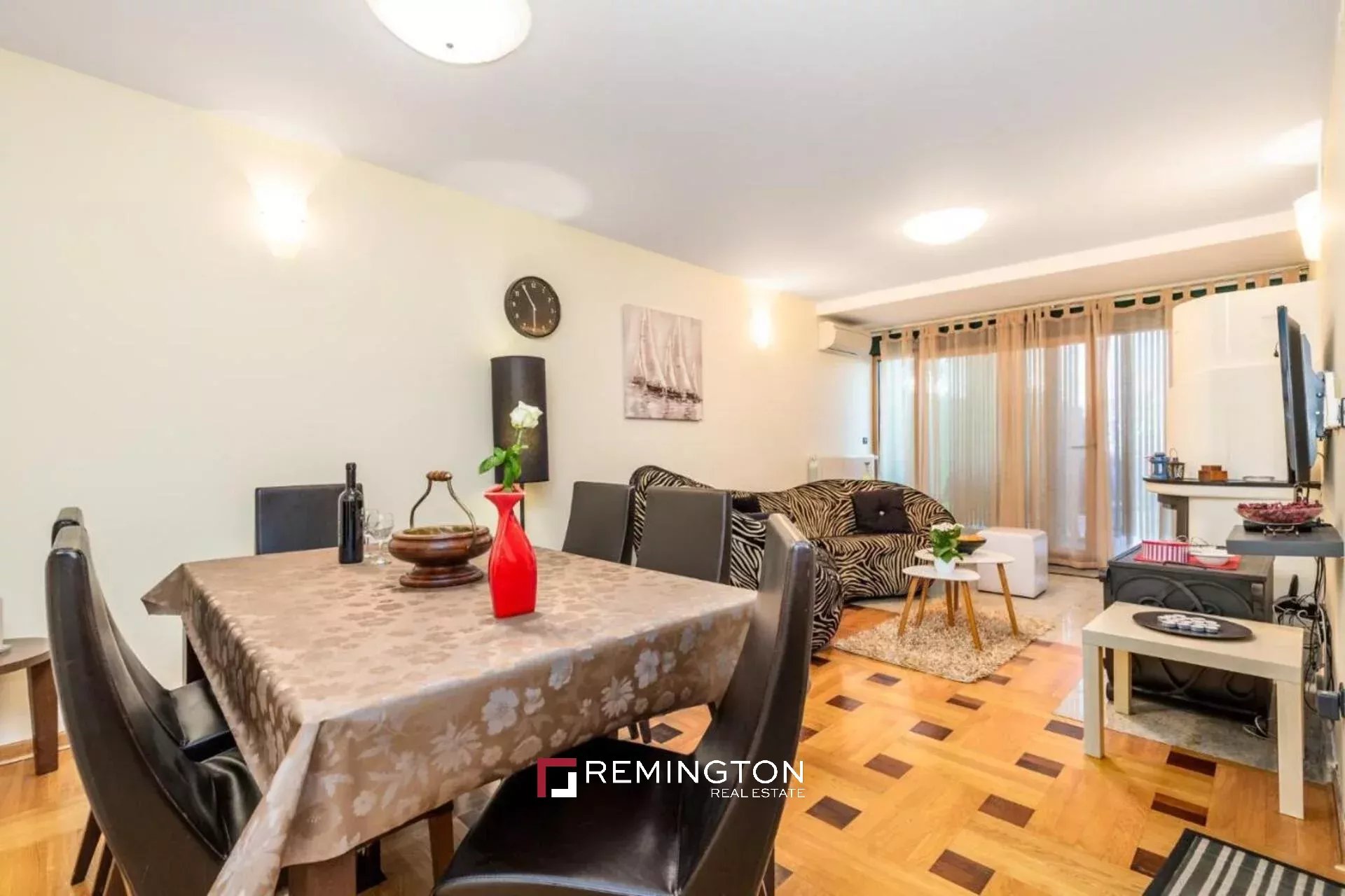 9 Bedroom Villa/Townhouse's Image 8