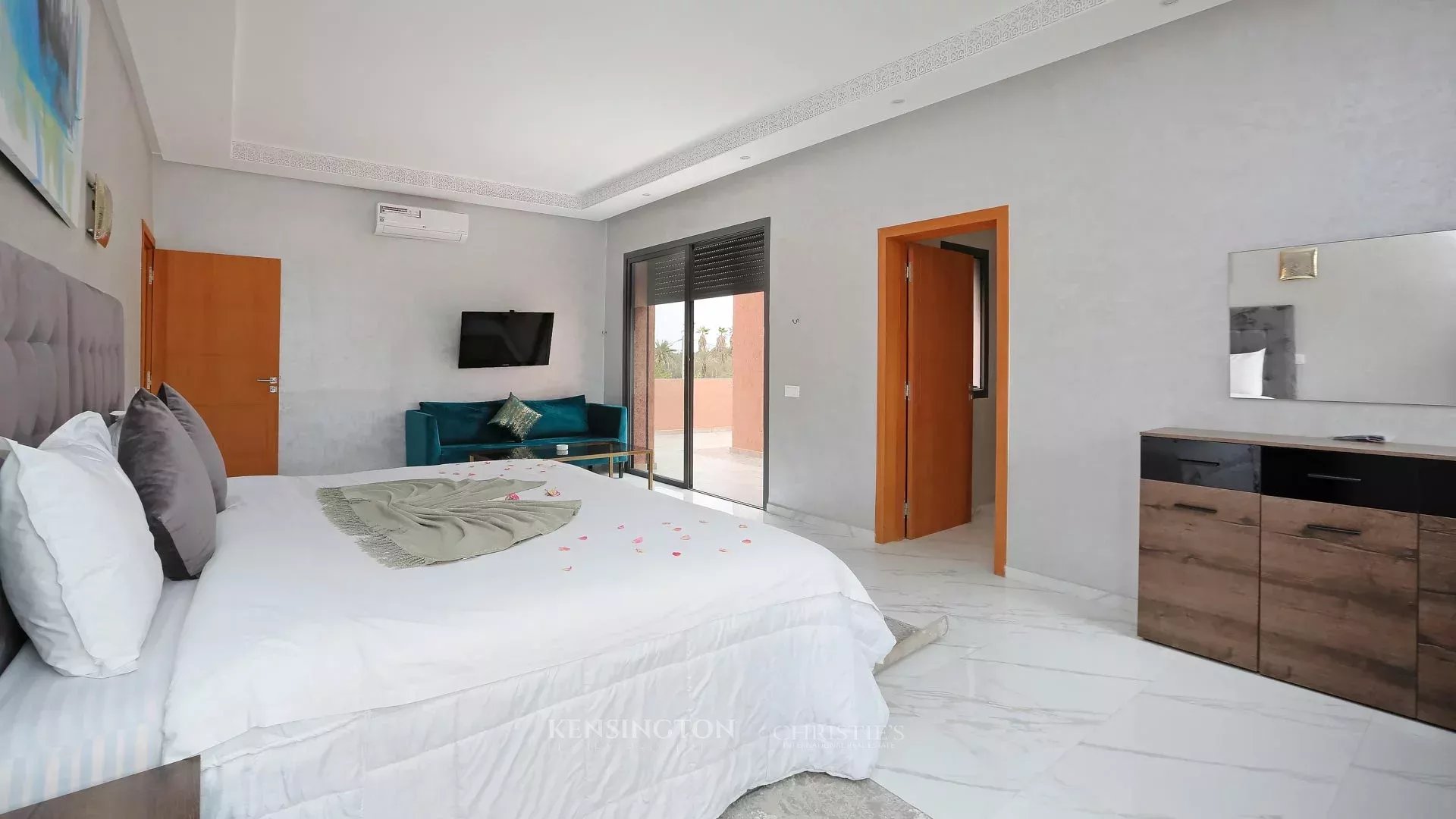 7 Bedroom Villa/Townhouse's Image 24