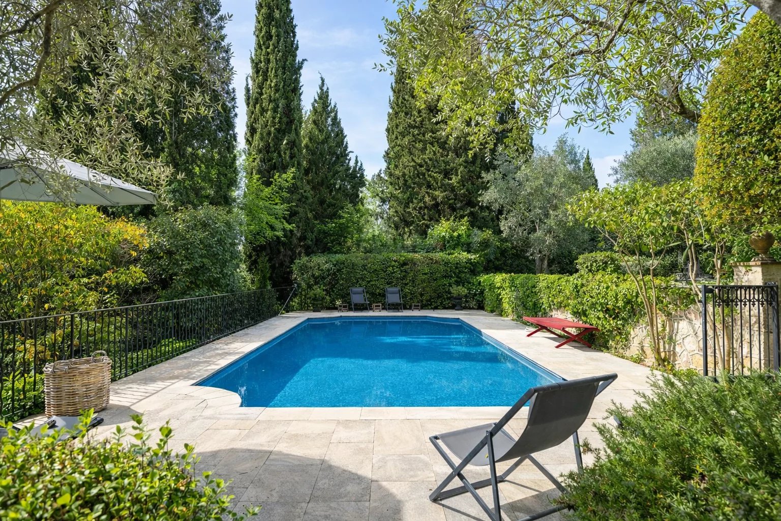 Grasse – Authentic 19th-century farmhouse set within an exceptional landscaped park