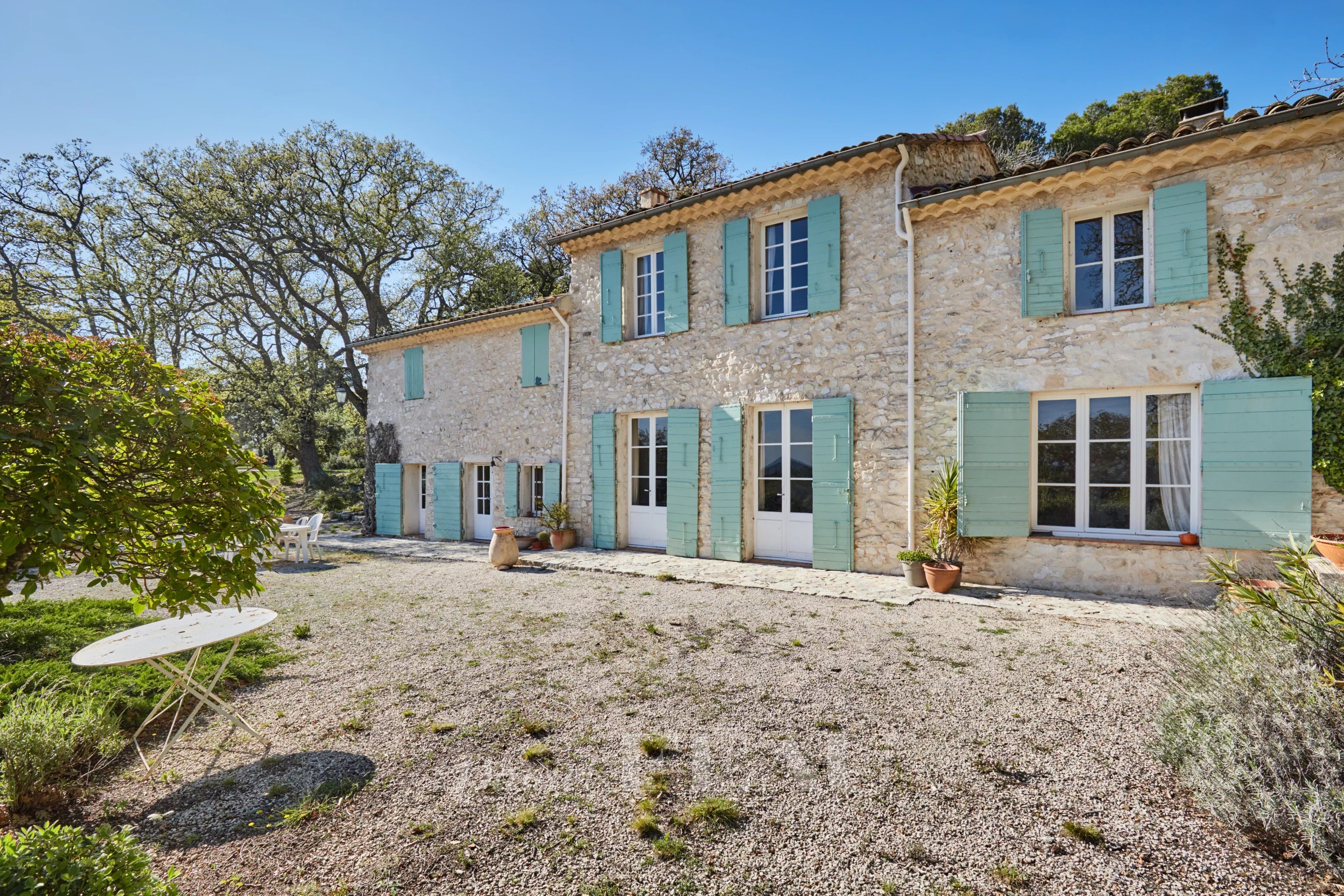 Aix en Provence - Propriété avec 22ha
