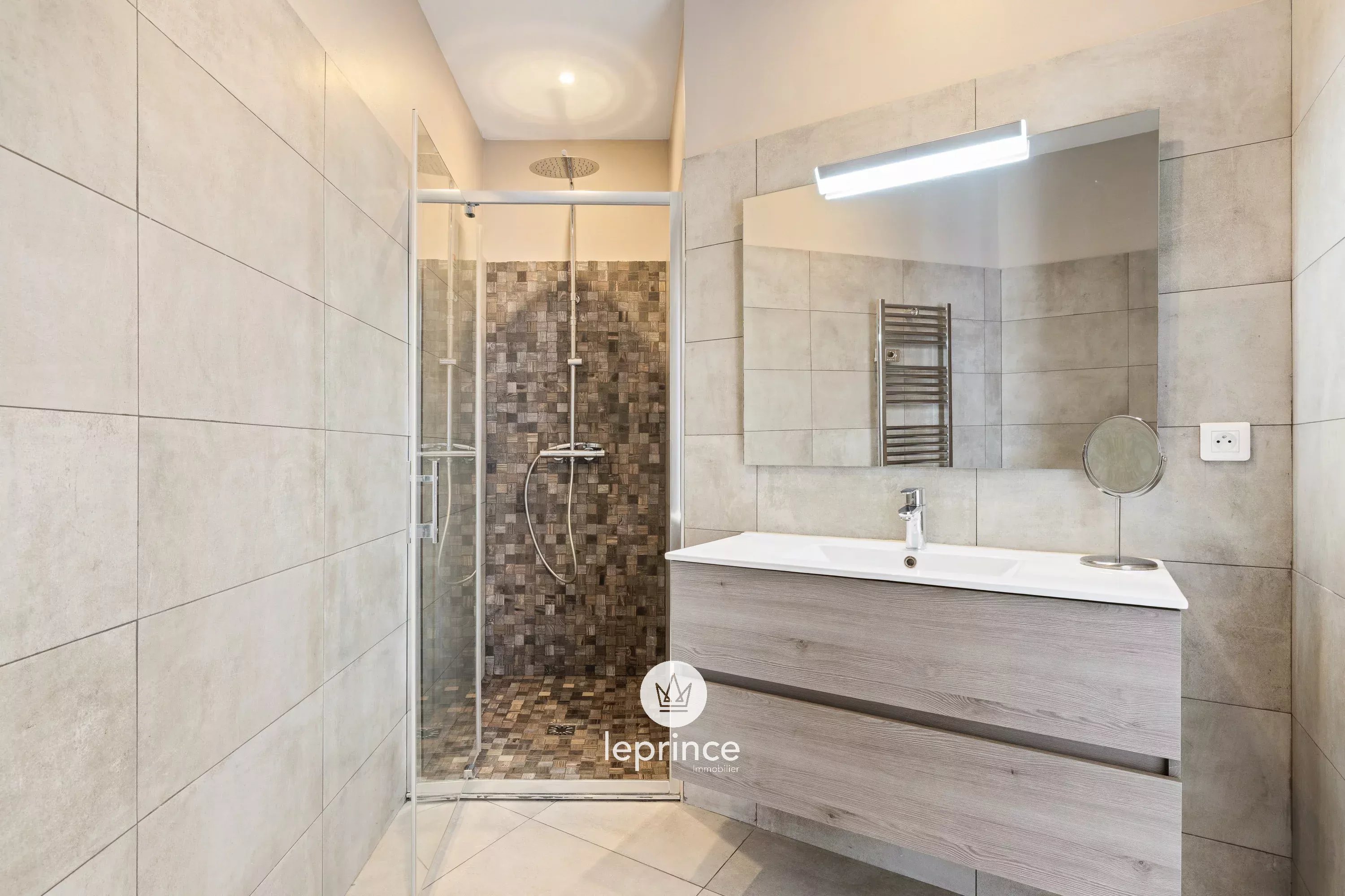 Cannes Pointe Croisette – 5-Room Dual-Aspect Apartment – Terrace – Cellar and Garage